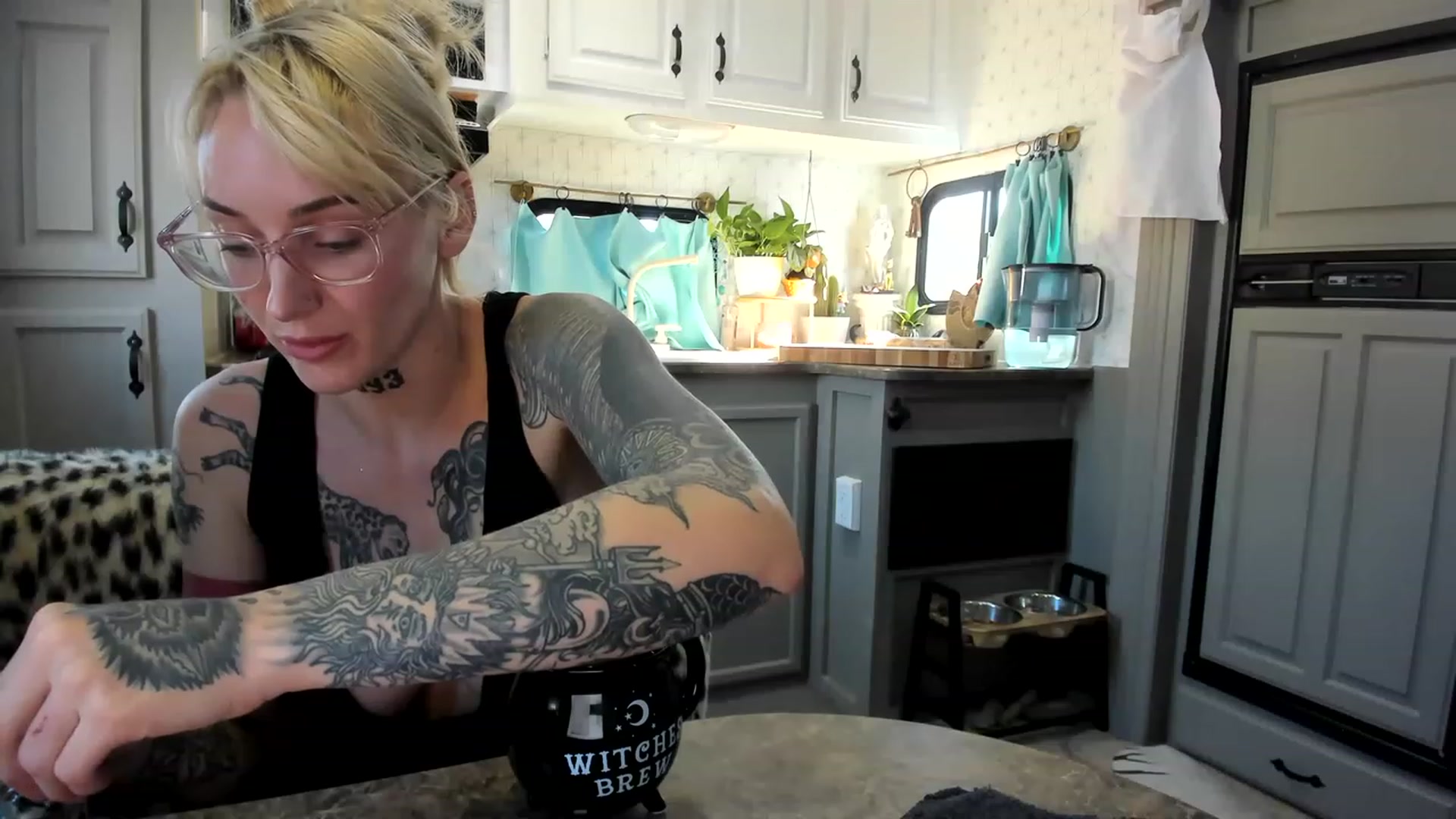 Gallery image thumbnail from KittyQuinn's myfreecams stream on, 03/30/2023, 14:02 image 4 of 20