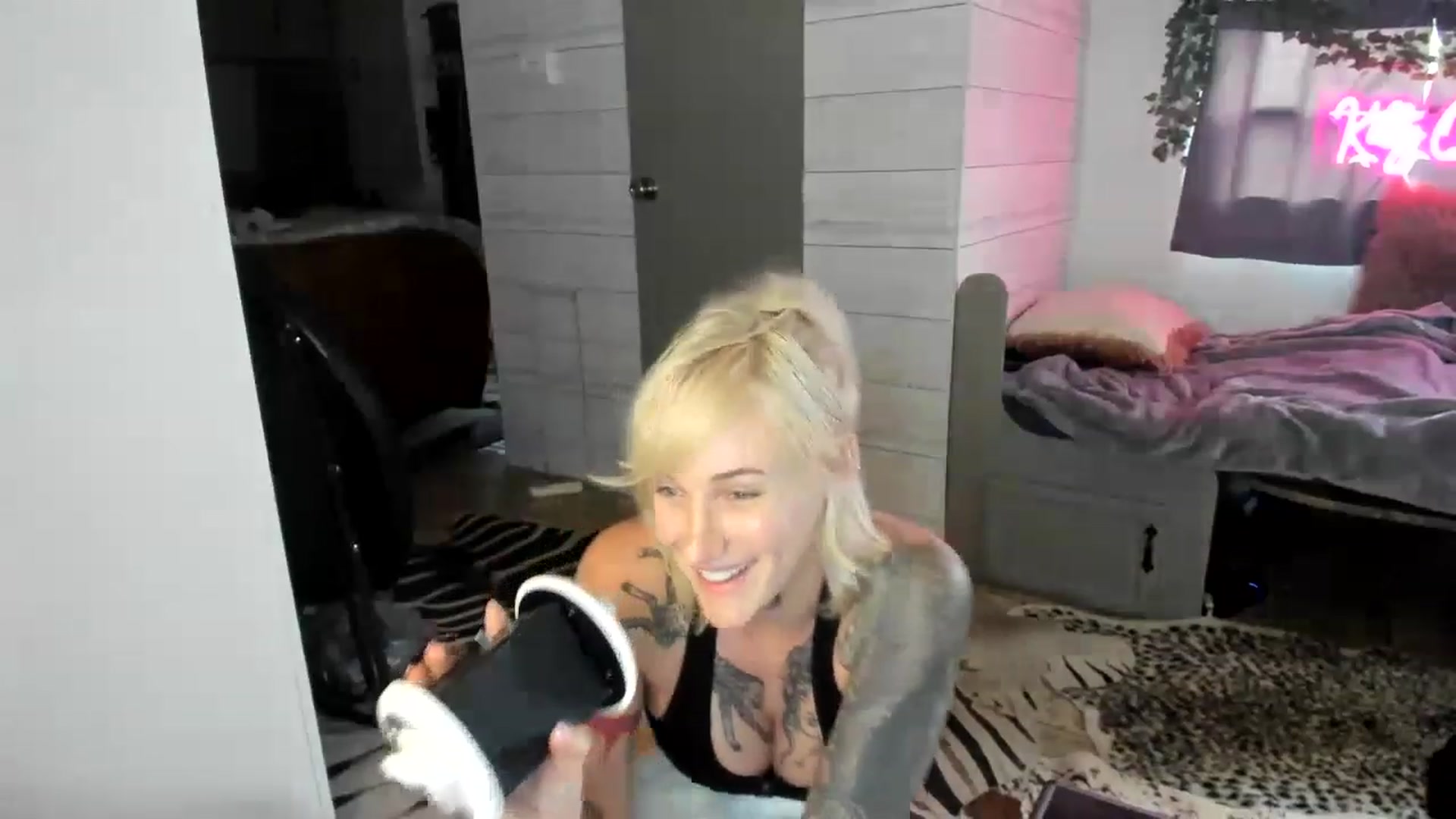 Gallery image thumbnail from KittyQuinn's myfreecams stream on, 04/14/2023, 16:14 image 19 of 20