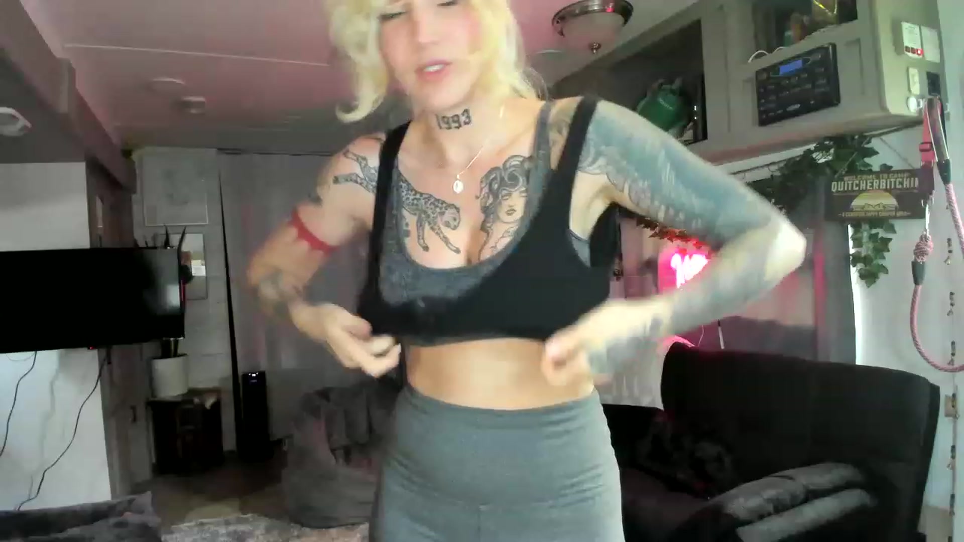 Gallery image thumbnail from KittyQuinn's myfreecams stream on, 04/27/2023, 18:00 image 20 of 20