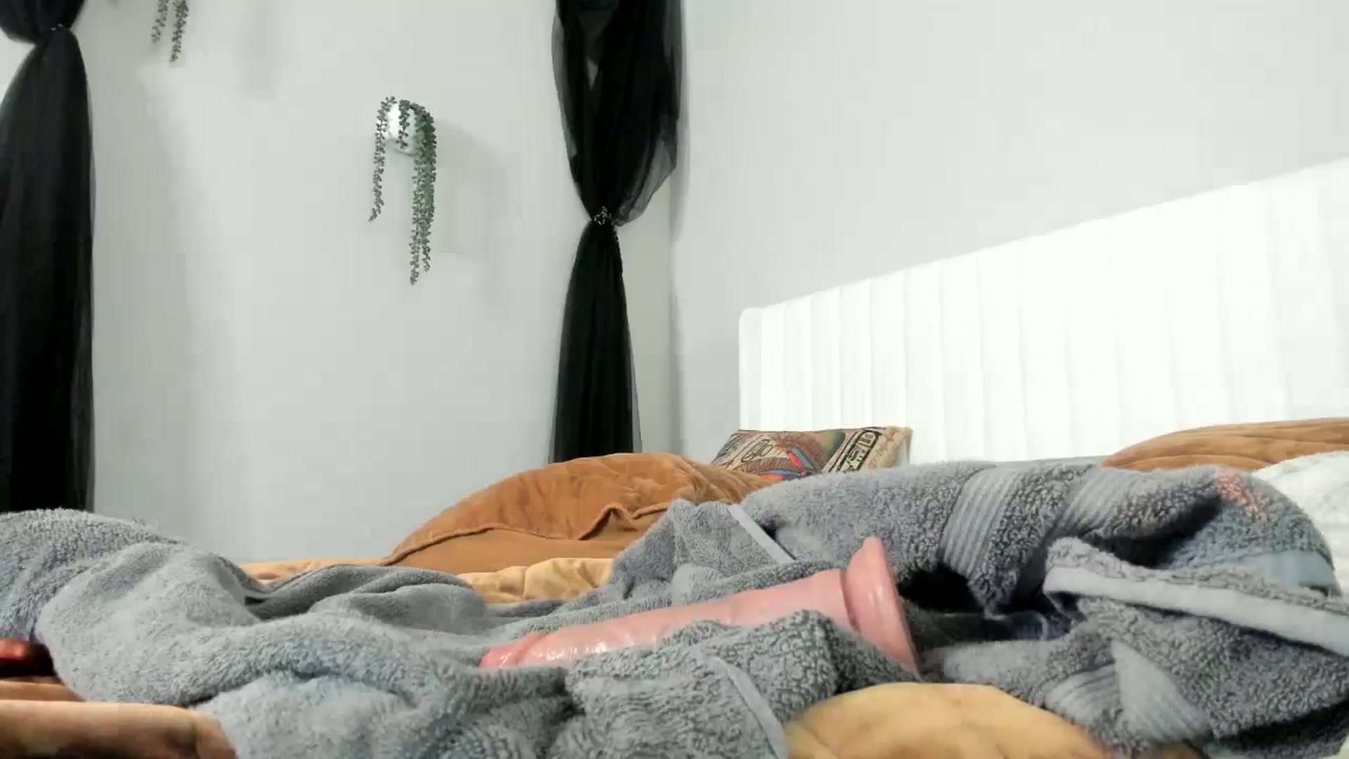 Gallery image thumbnail from KittyQuinn's myfreecams stream on, 05/26/2024, 15:45 image 19 of 20