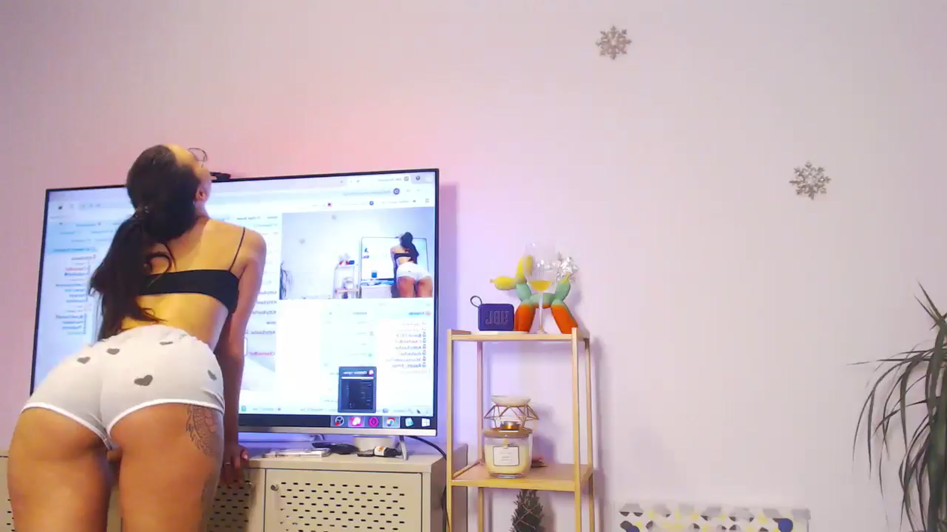 Gallery image thumbnail from KittySasha's myfreecams stream on, 03/02/2025, 16:58 image 16 of 20
