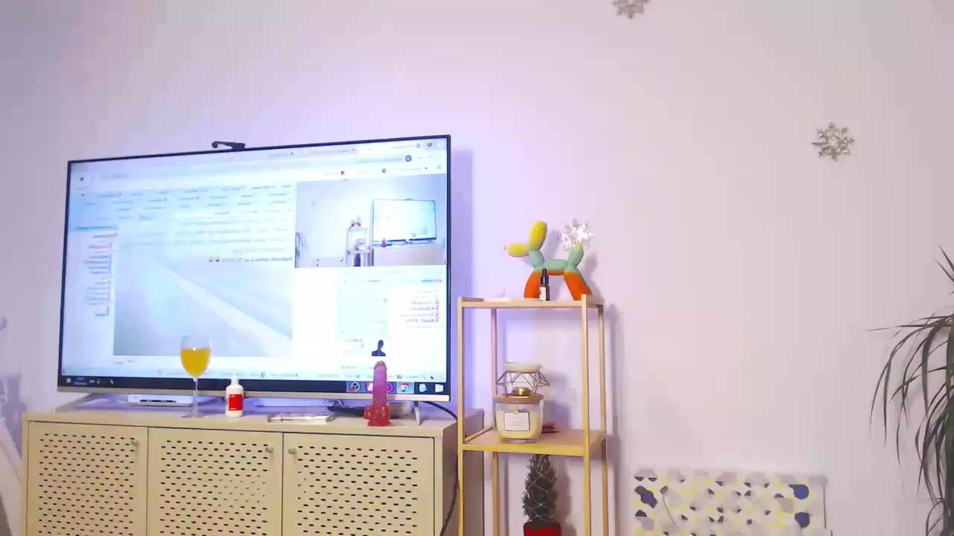 Gallery image thumbnail from KittySasha's myfreecams stream on, 03/02/2025, 17:23 image 16 of 20