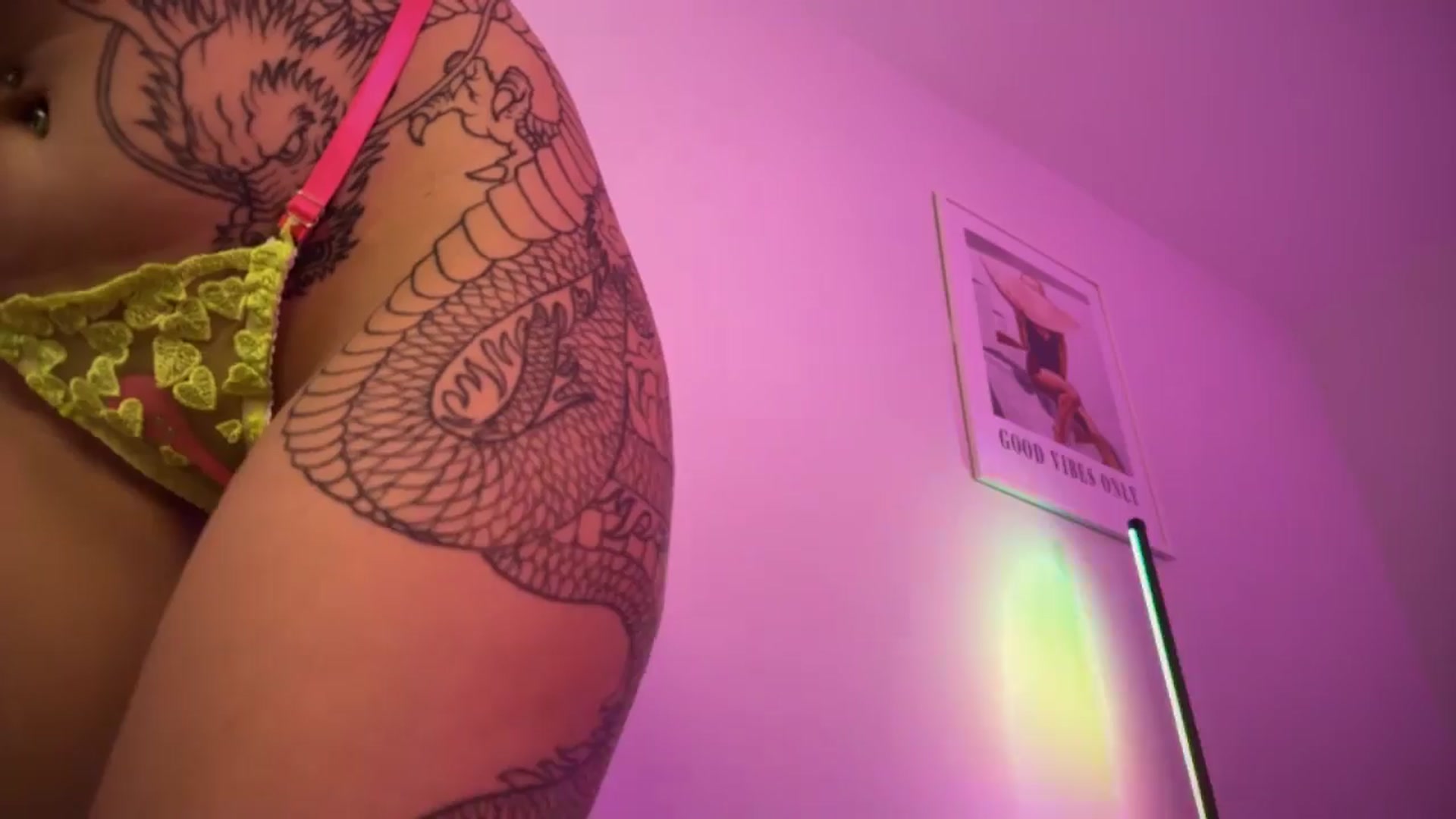 Gallery image thumbnail from KittySasha's myfreecams stream on, 10/12/2025, 17:19 image 9 of 20