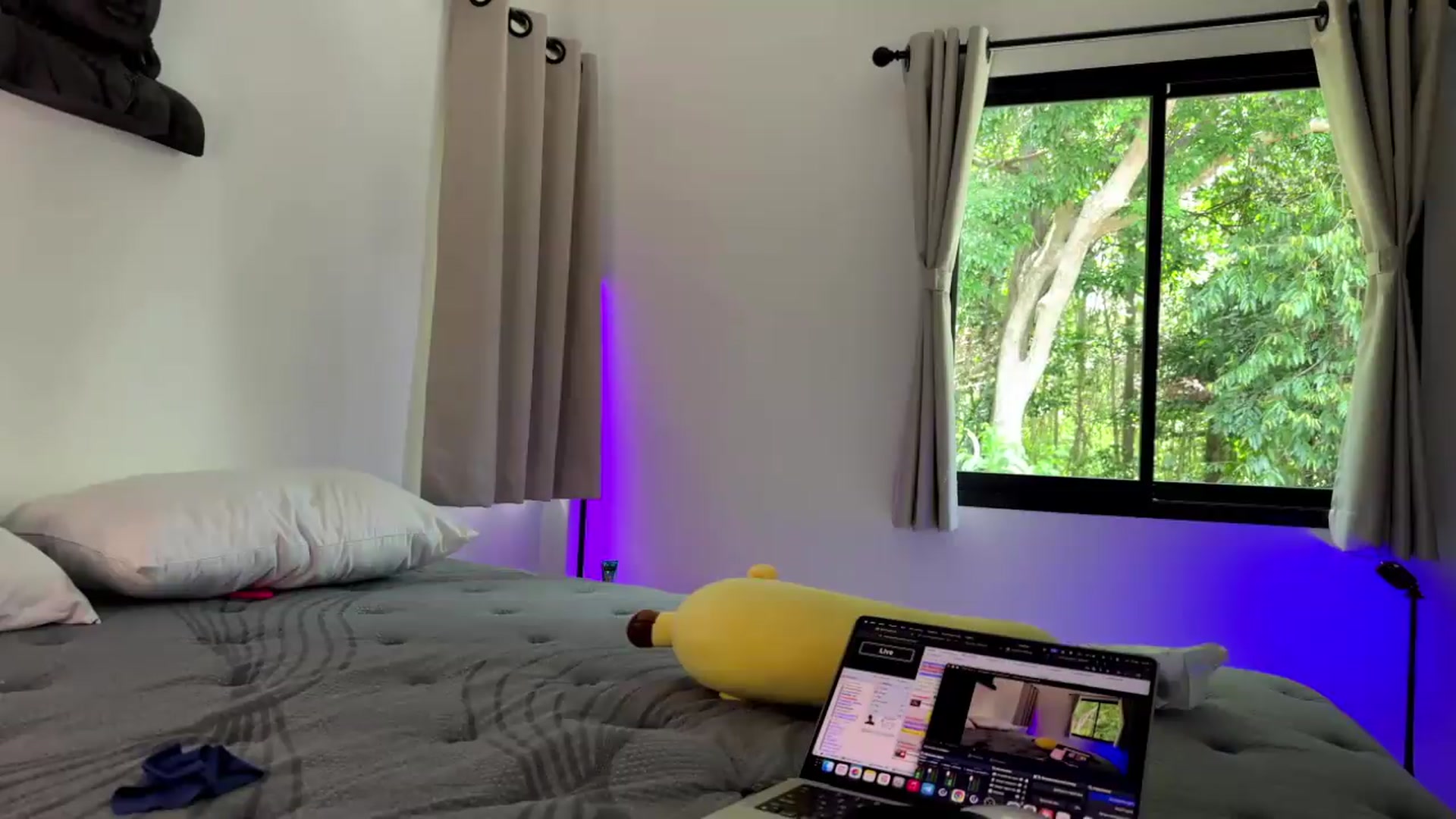 Gallery image thumbnail from KittySasha's myfreecams stream on, 08/19/2026, 07:19 image 18 of 20