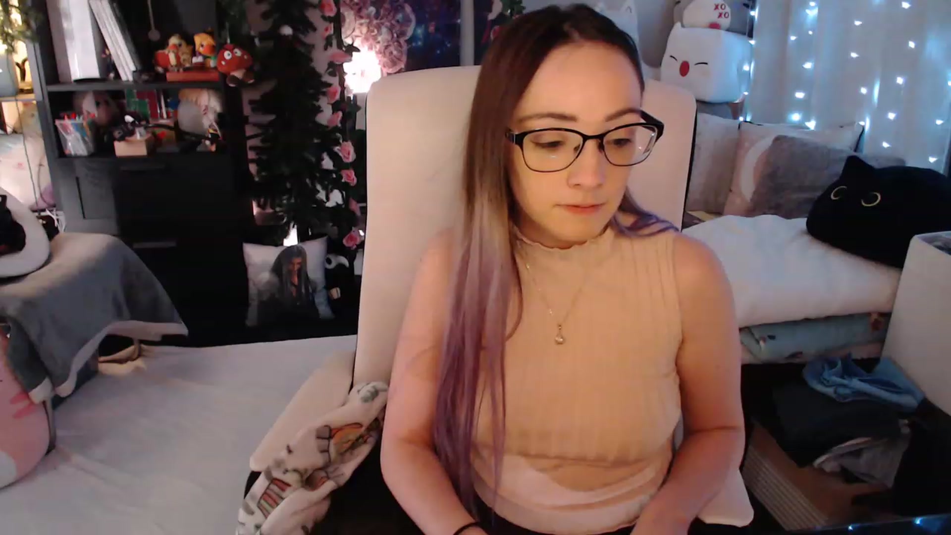 Gallery image thumbnail from KittySmolz's myfreecams stream on, 01/31/2023, 07:51 image 17 of 20