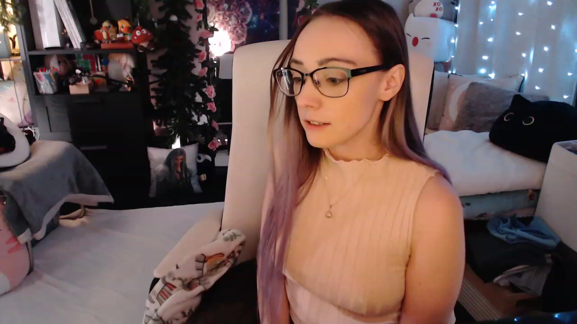Gallery image thumbnail from KittySmolz's myfreecams stream on, 01/31/2023, 07:51 image 18 of 20