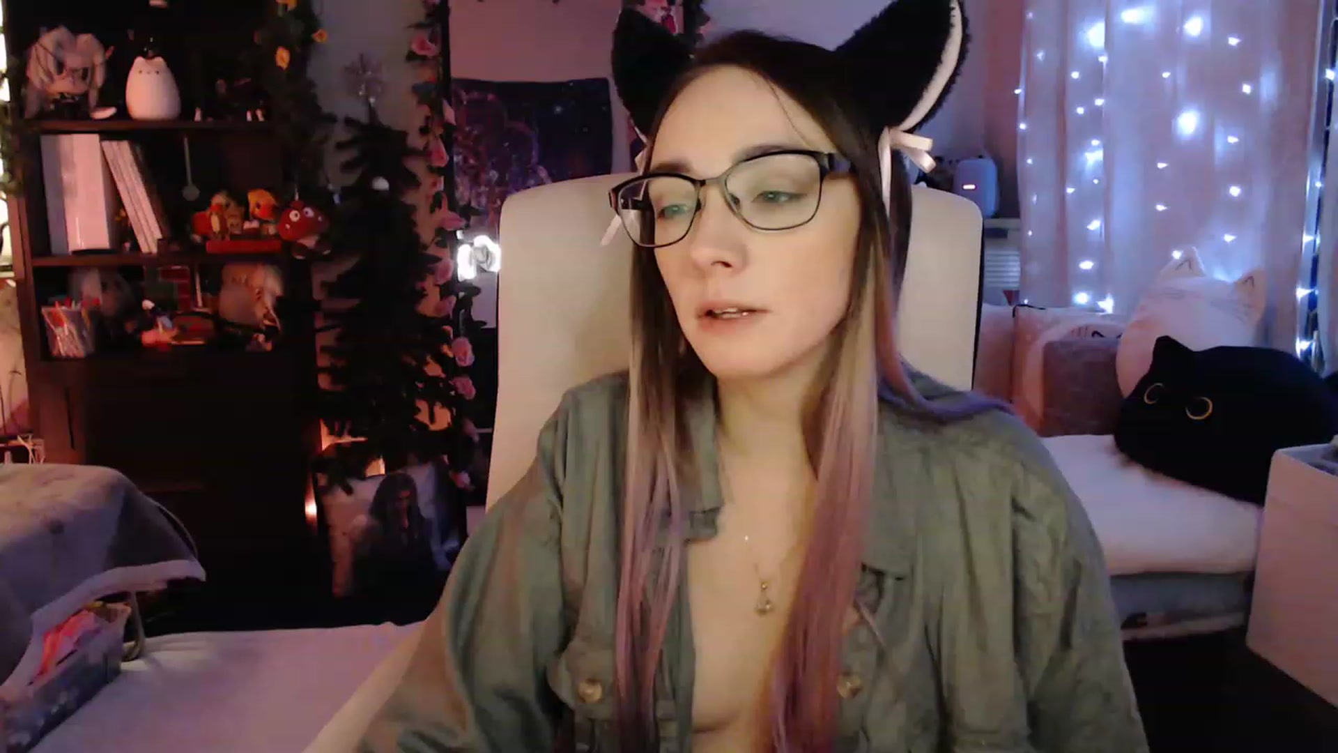 Gallery image thumbnail from KittySmolz's myfreecams stream on, 02/03/2023, 07:11 image 10 of 20