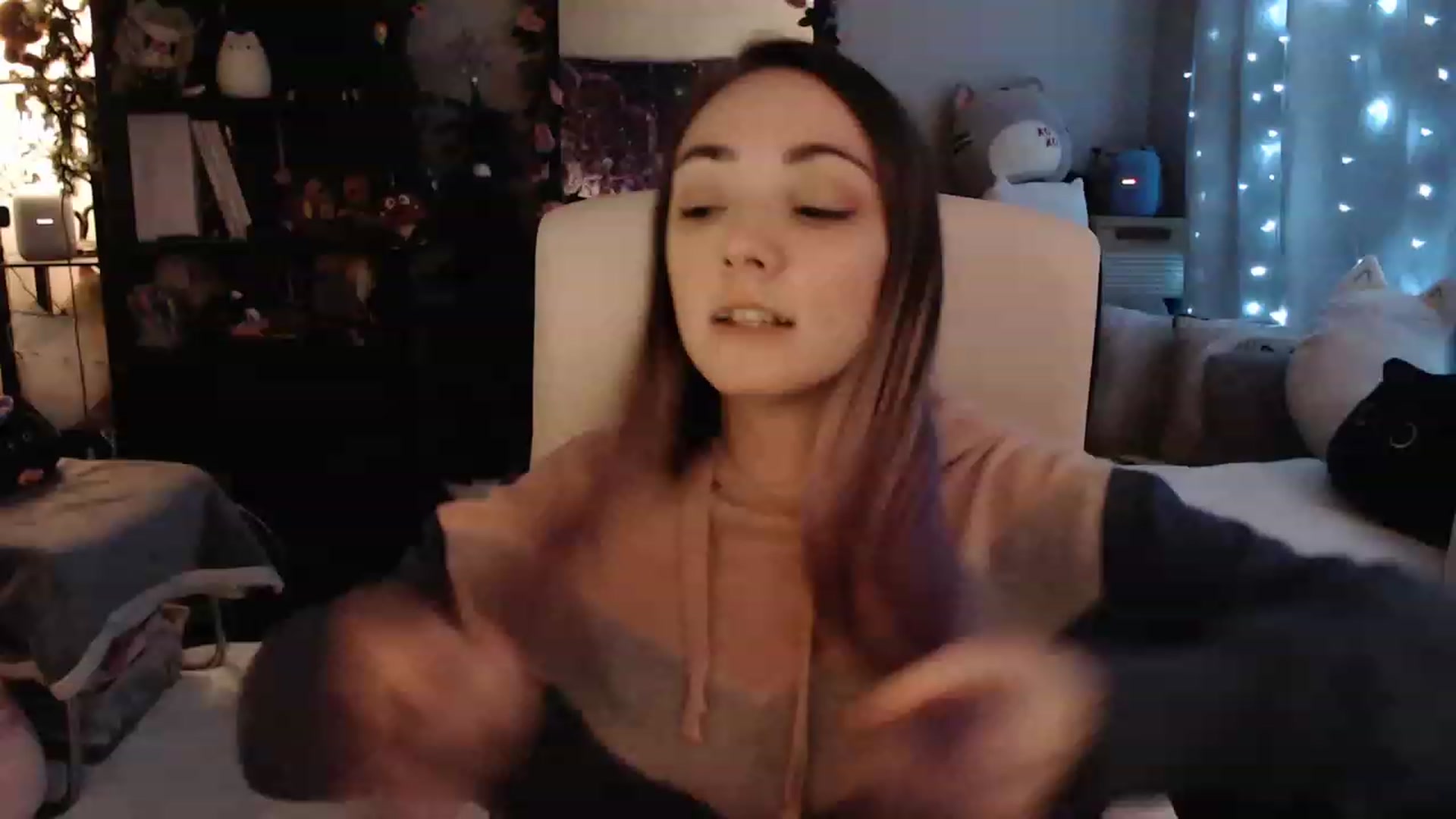 Gallery image thumbnail from KittySmolz's myfreecams stream on, 02/05/2023, 09:04 image 17 of 20