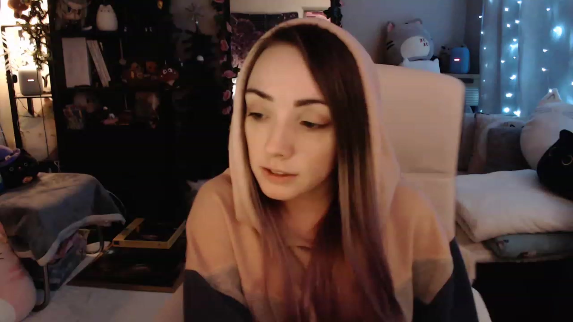 Gallery image thumbnail from KittySmolz's myfreecams stream on, 02/05/2023, 09:04 image 12 of 20