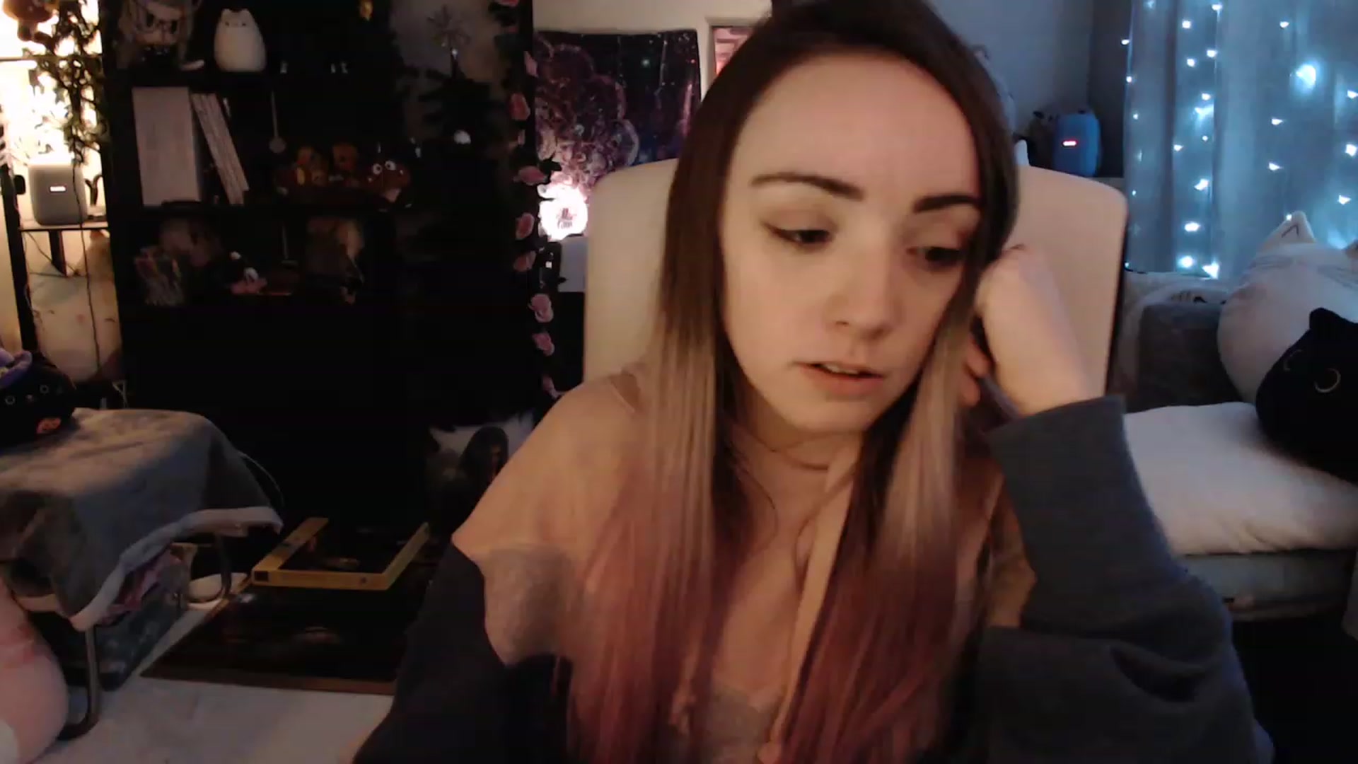 Gallery image thumbnail from KittySmolz's myfreecams stream on, 02/05/2023, 09:04 image 1 of 20