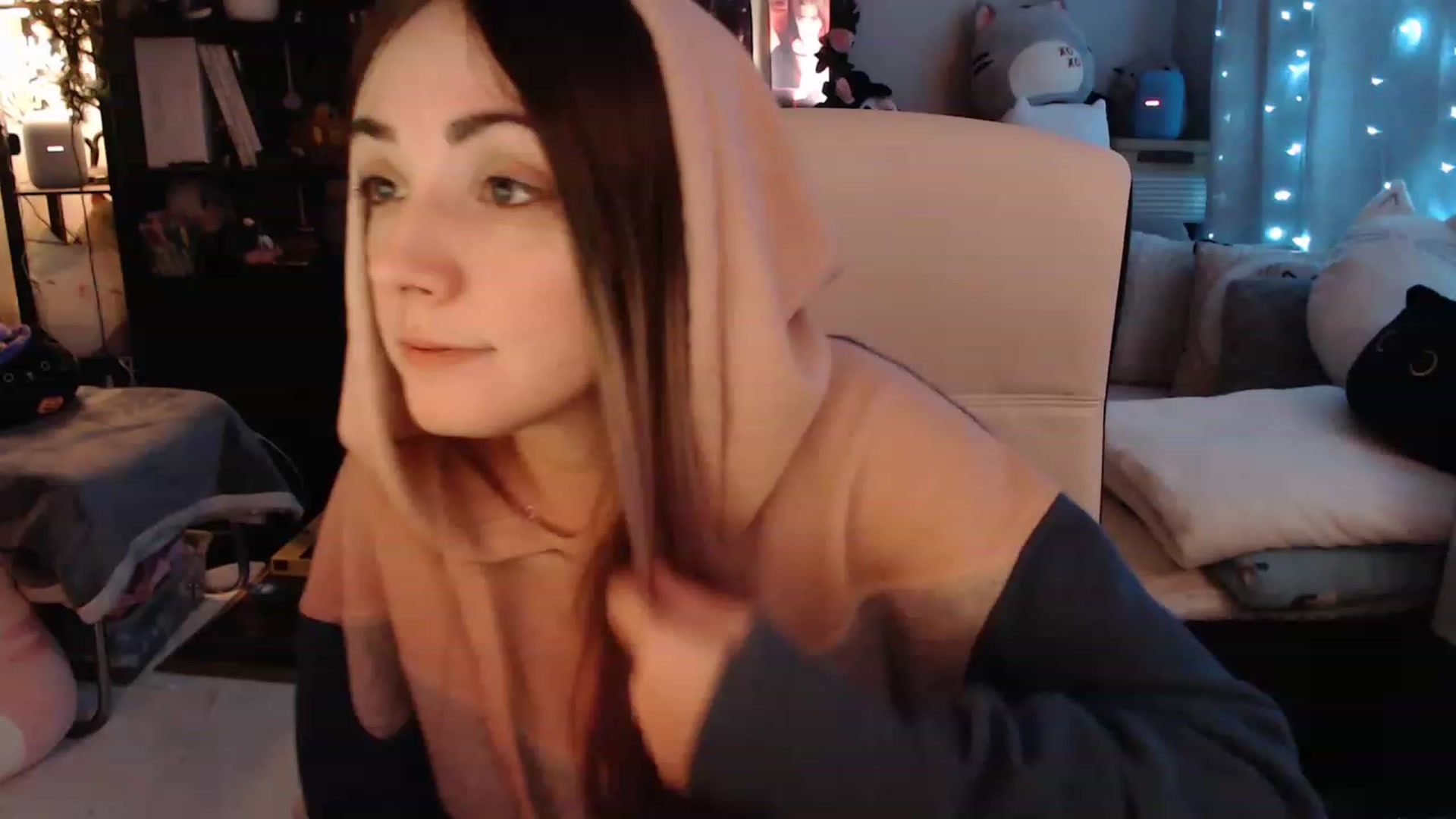 Gallery image thumbnail from KittySmolz's myfreecams stream on, 02/05/2023, 09:04 image 9 of 20
