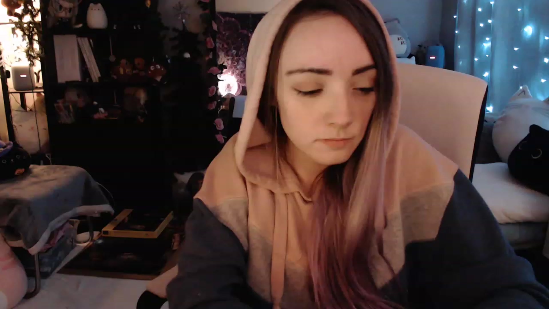 Gallery image thumbnail from KittySmolz's myfreecams stream on, 02/05/2023, 09:04 image 8 of 20