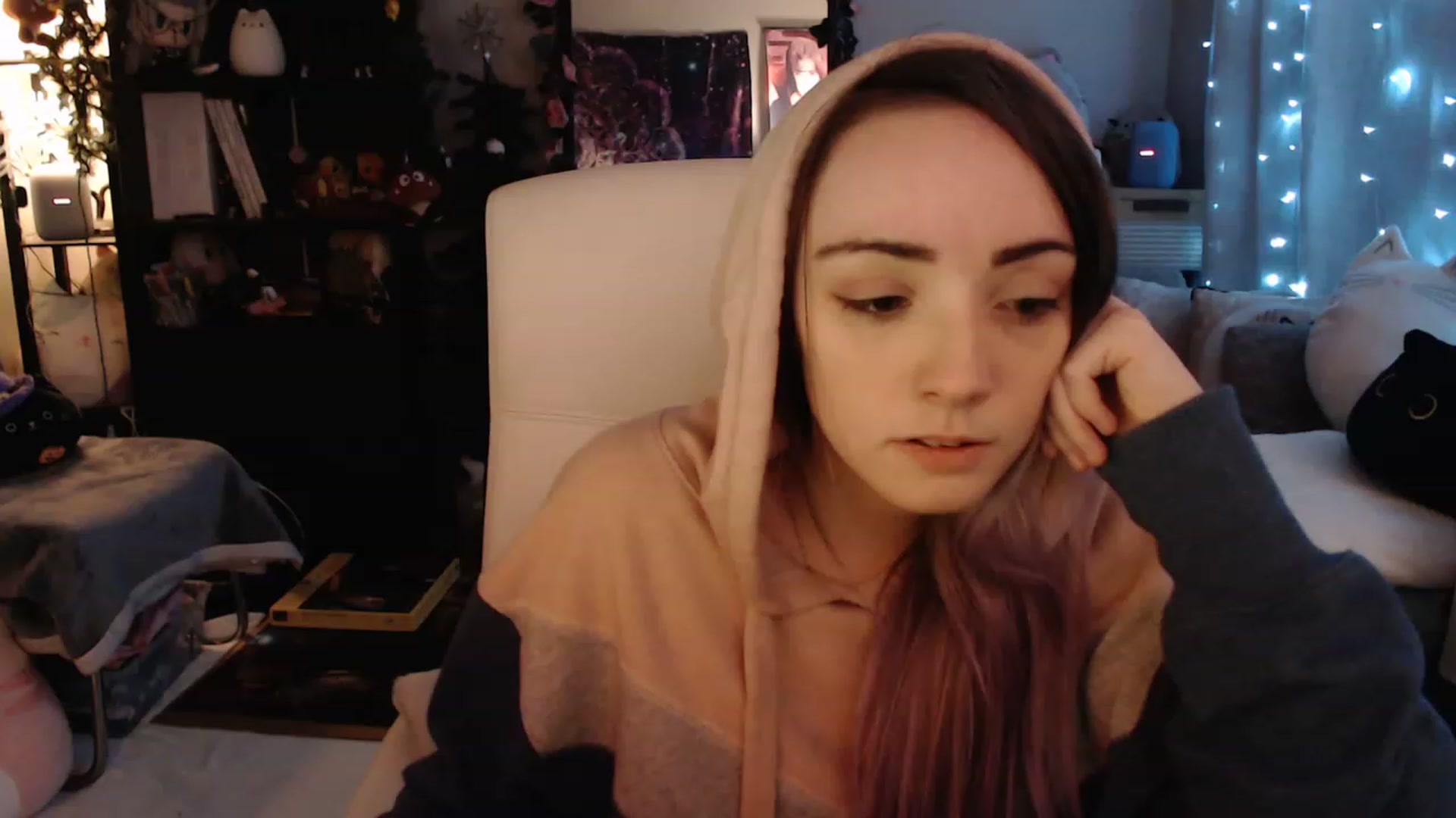 Gallery image thumbnail from KittySmolz's myfreecams stream on, 02/05/2023, 09:04 image 6 of 20