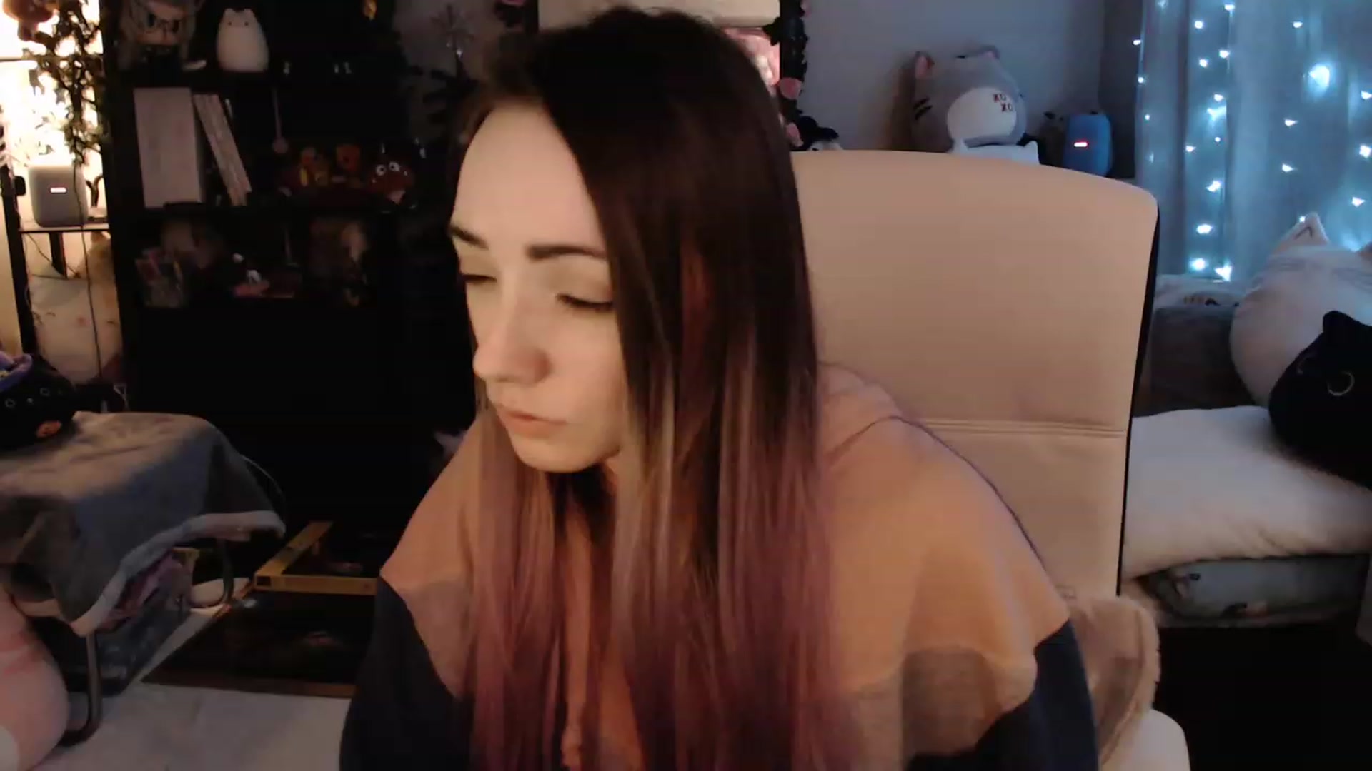 Gallery image thumbnail from KittySmolz's myfreecams stream on, 02/05/2023, 09:04 image 4 of 20