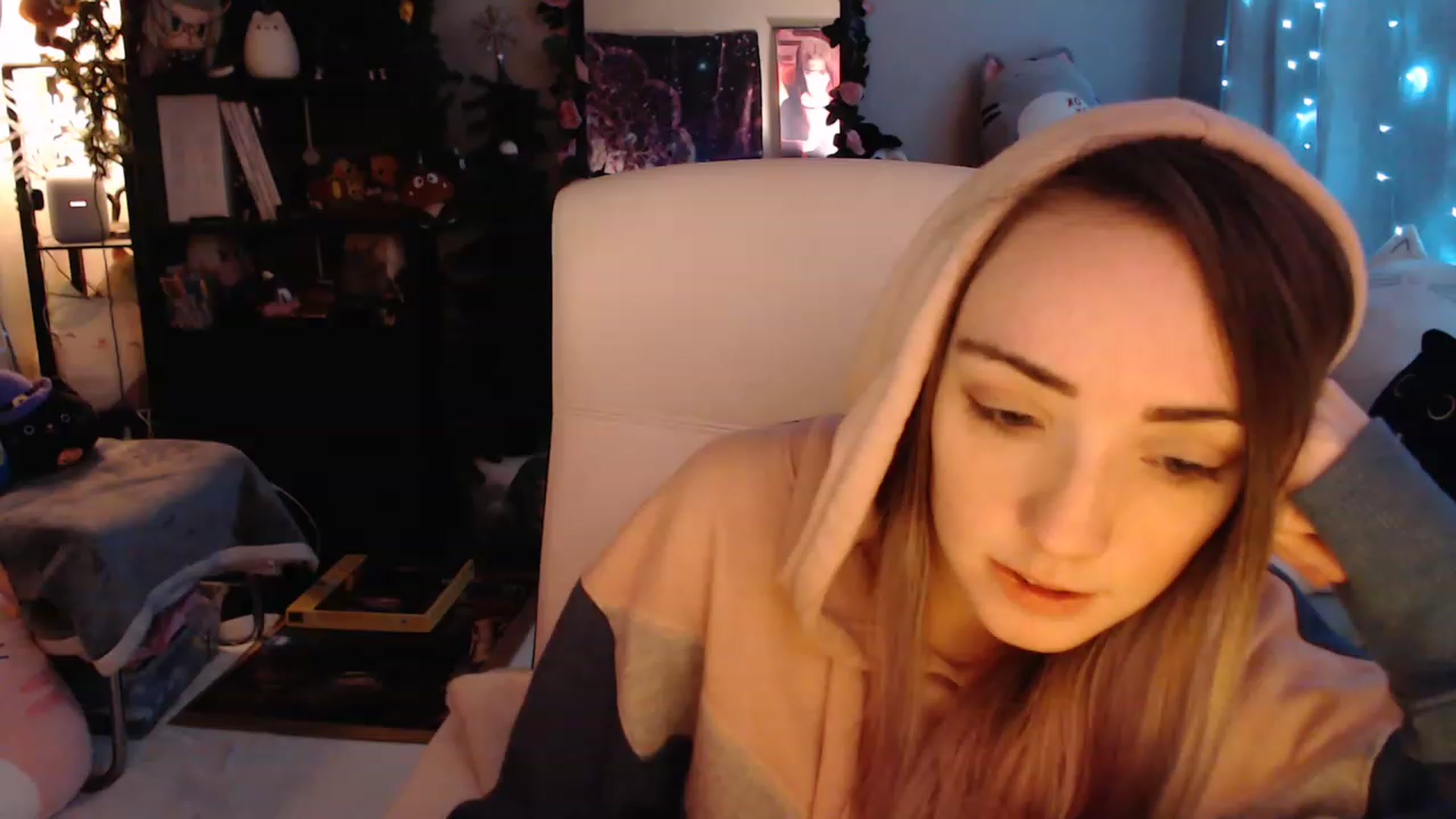 Gallery image thumbnail from KittySmolz's myfreecams stream on, 02/05/2023, 09:04 image 13 of 20