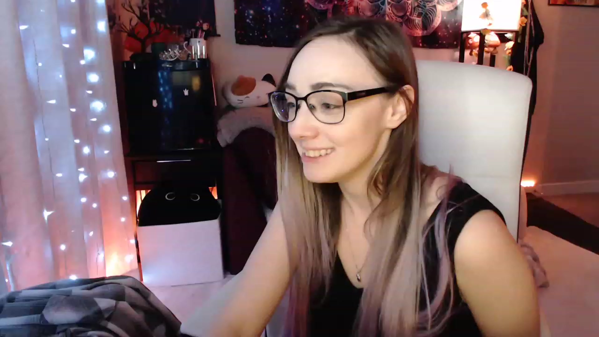 Gallery image thumbnail from KittySmolz's myfreecams stream on, 04/30/2023, 08:00 image 17 of 20