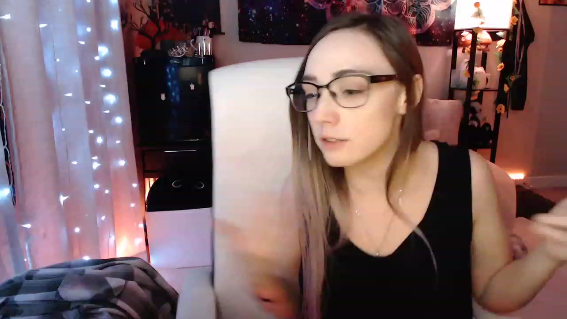 Gallery image thumbnail from KittySmolz's myfreecams stream on, 04/30/2023, 08:00 image 16 of 20
