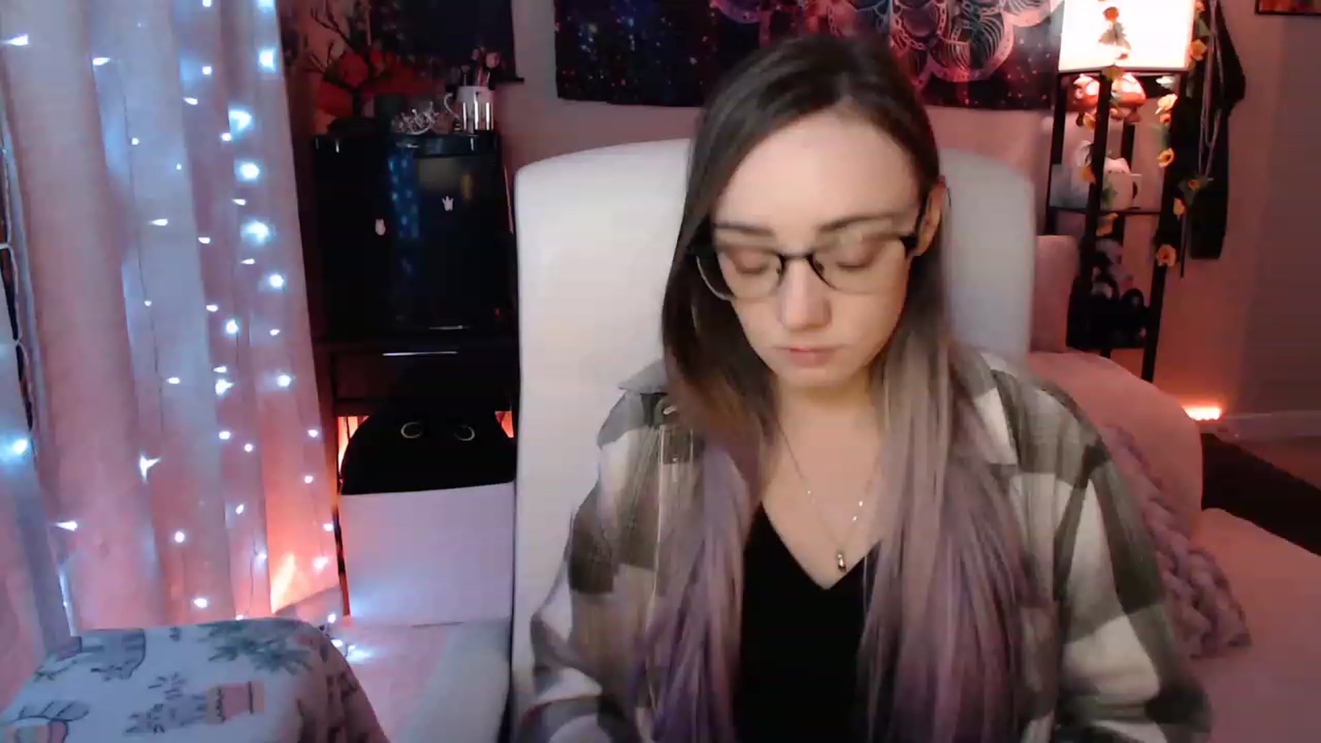 Gallery image thumbnail from KittySmolz's myfreecams stream on, 04/30/2023, 08:00 image 1 of 20