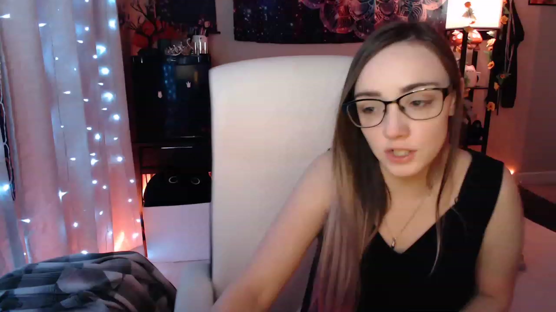 Gallery image thumbnail from KittySmolz's myfreecams stream on, 04/30/2023, 08:00 image 14 of 20