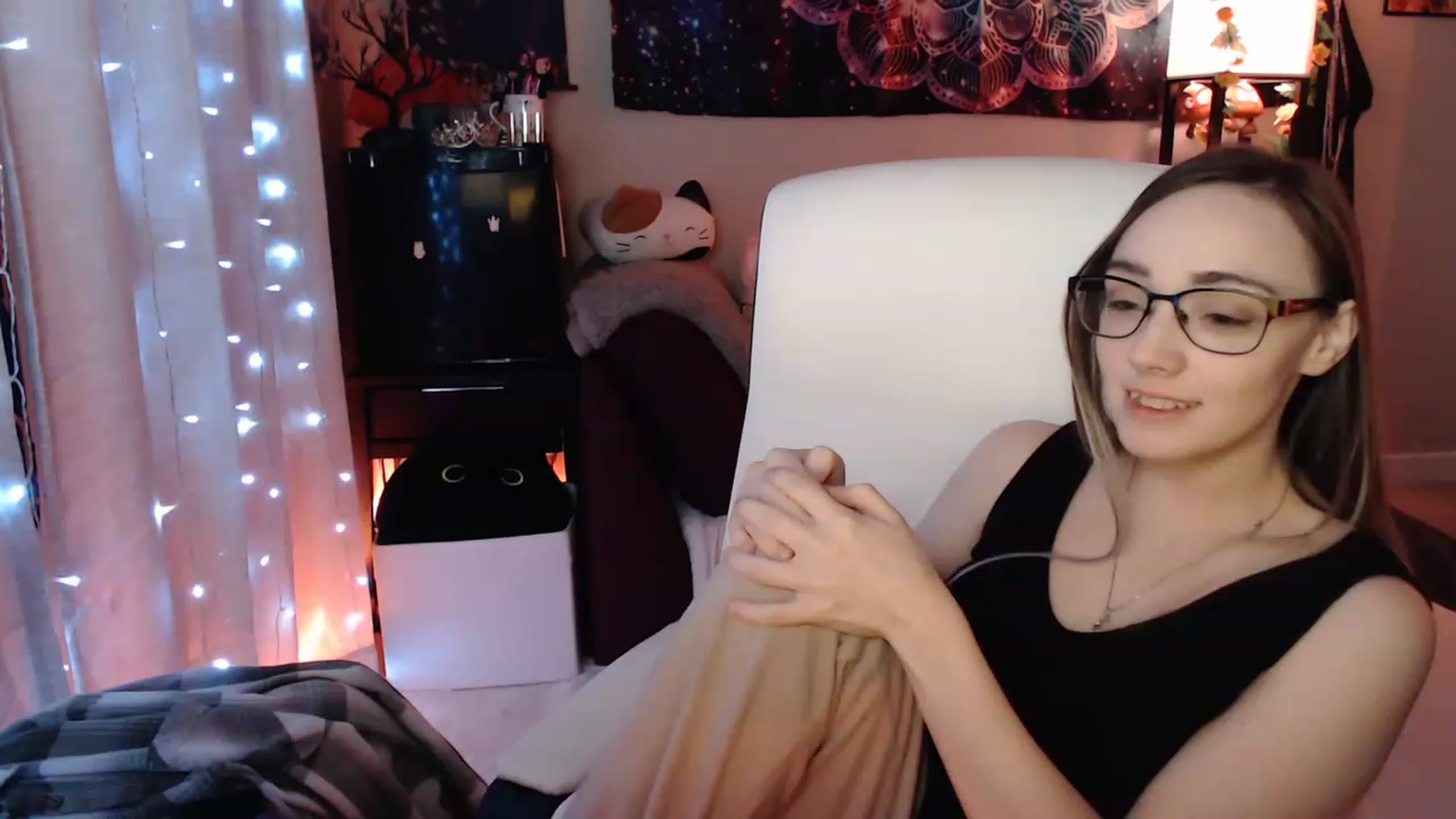 Gallery image thumbnail from KittySmolz's myfreecams stream on, 04/30/2023, 08:00 image 5 of 20