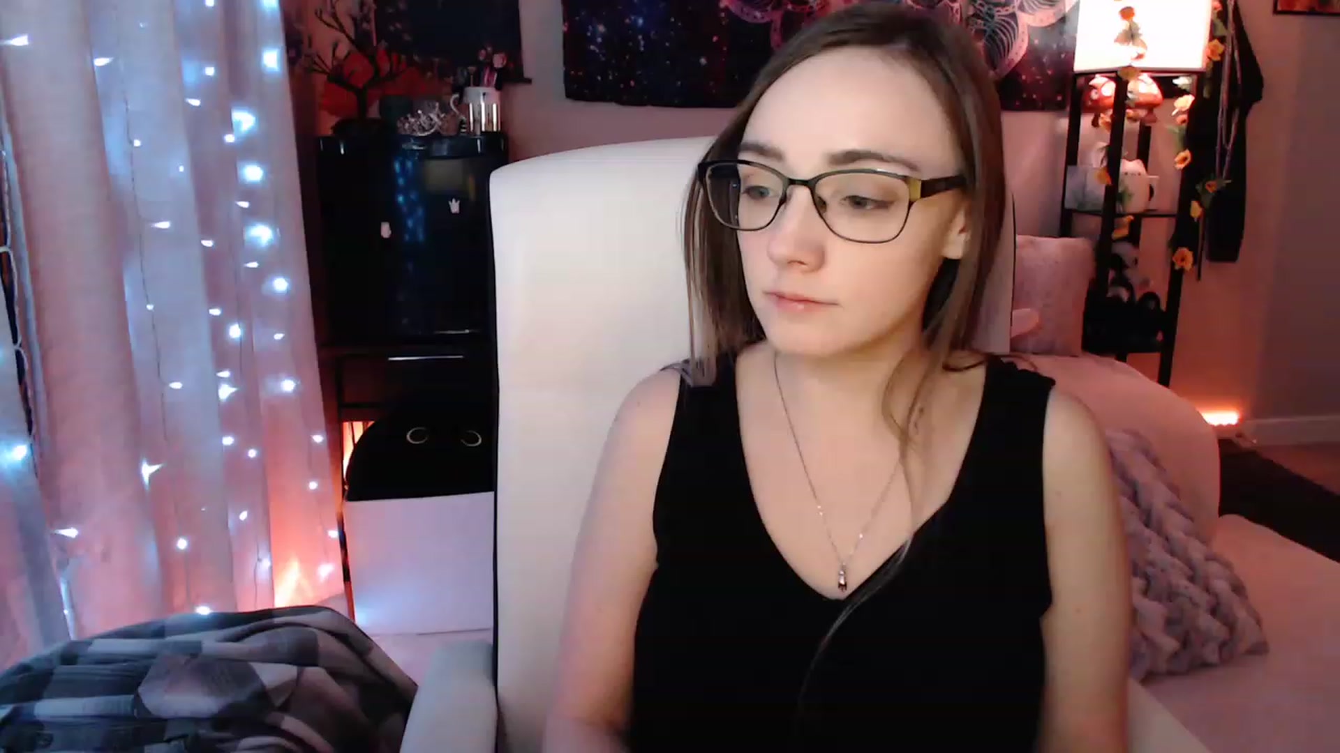 Gallery image thumbnail from KittySmolz's myfreecams stream on, 04/30/2023, 08:00 image 4 of 20