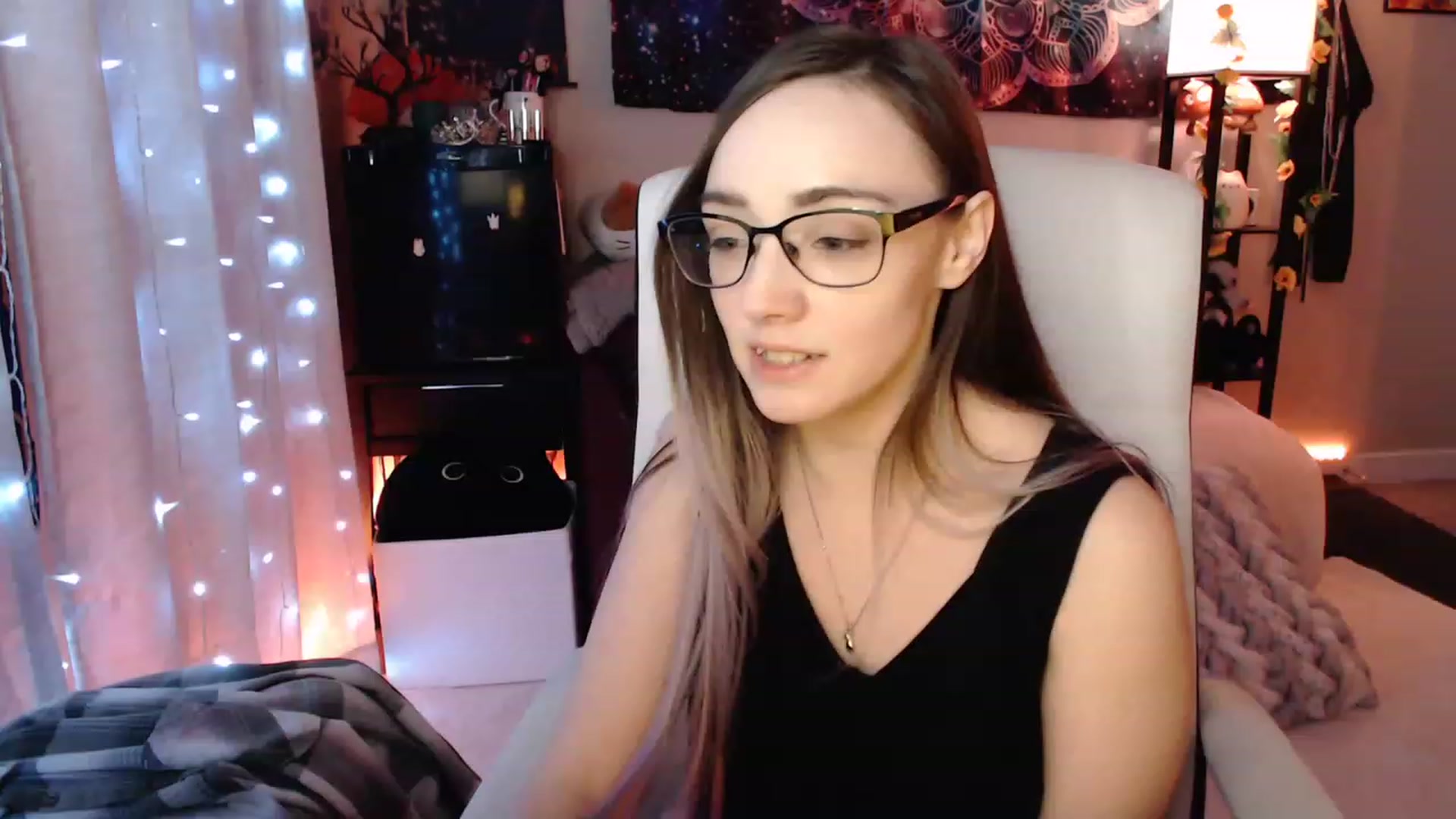 Gallery image thumbnail from KittySmolz's myfreecams stream on, 04/30/2023, 08:00 image 12 of 20