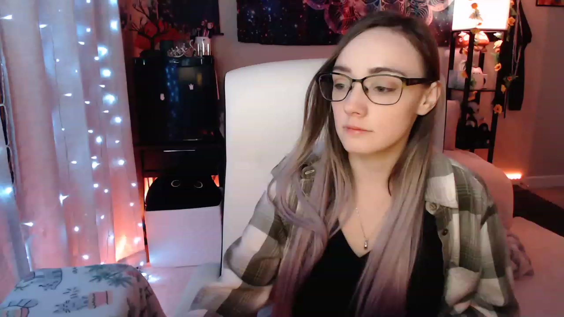 Gallery image thumbnail from KittySmolz's myfreecams stream on, 04/30/2023, 08:00 image 2 of 20