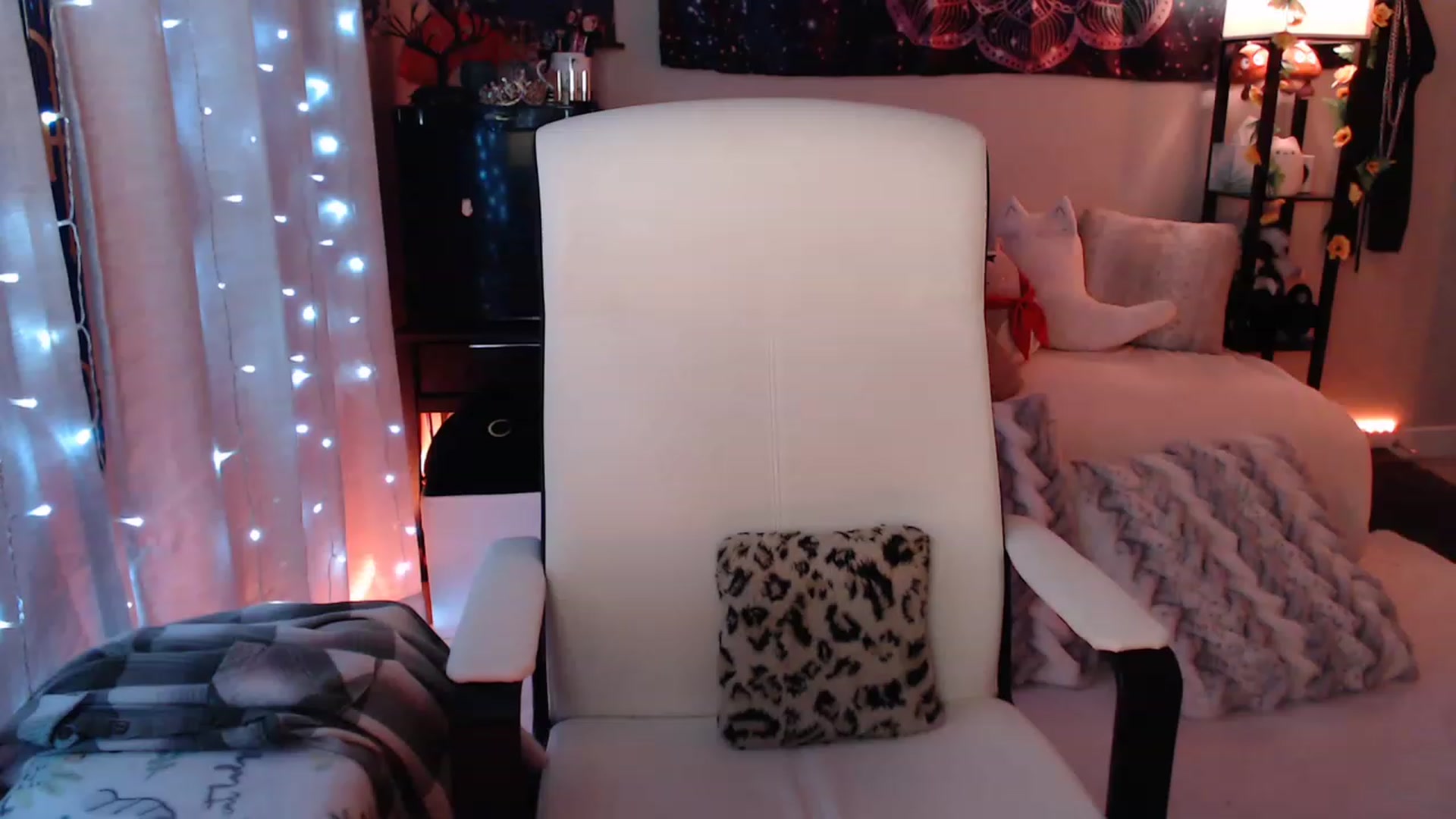 Gallery image thumbnail from KittySmolz's myfreecams stream on, 04/30/2023, 08:00 image 19 of 20