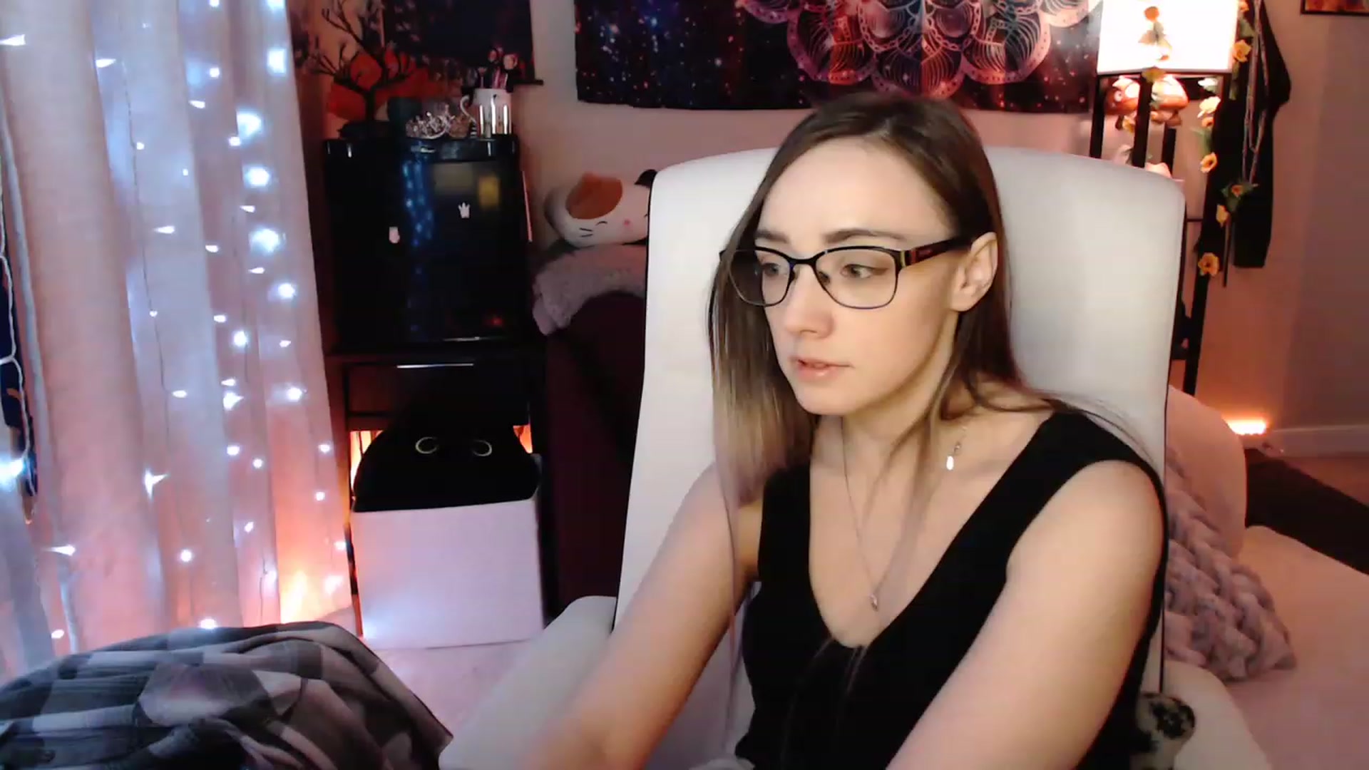Gallery image thumbnail from KittySmolz's myfreecams stream on, 04/30/2023, 08:00 image 6 of 20