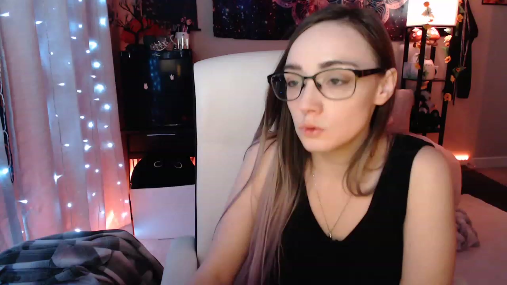 Gallery image thumbnail from KittySmolz's myfreecams stream on, 04/30/2023, 08:00 image 10 of 20
