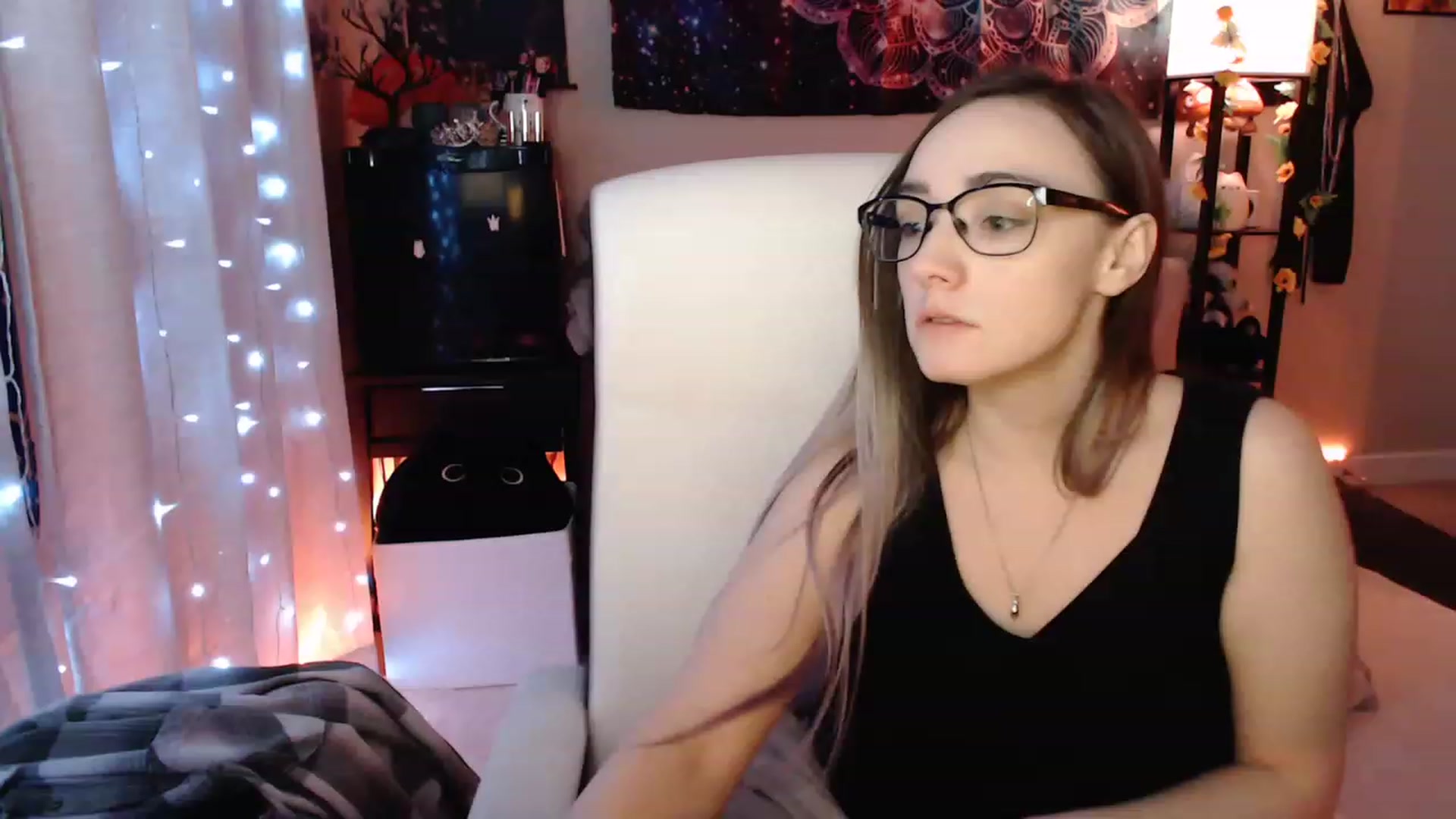 Gallery image thumbnail from KittySmolz's myfreecams stream on, 04/30/2023, 08:00 image 8 of 20