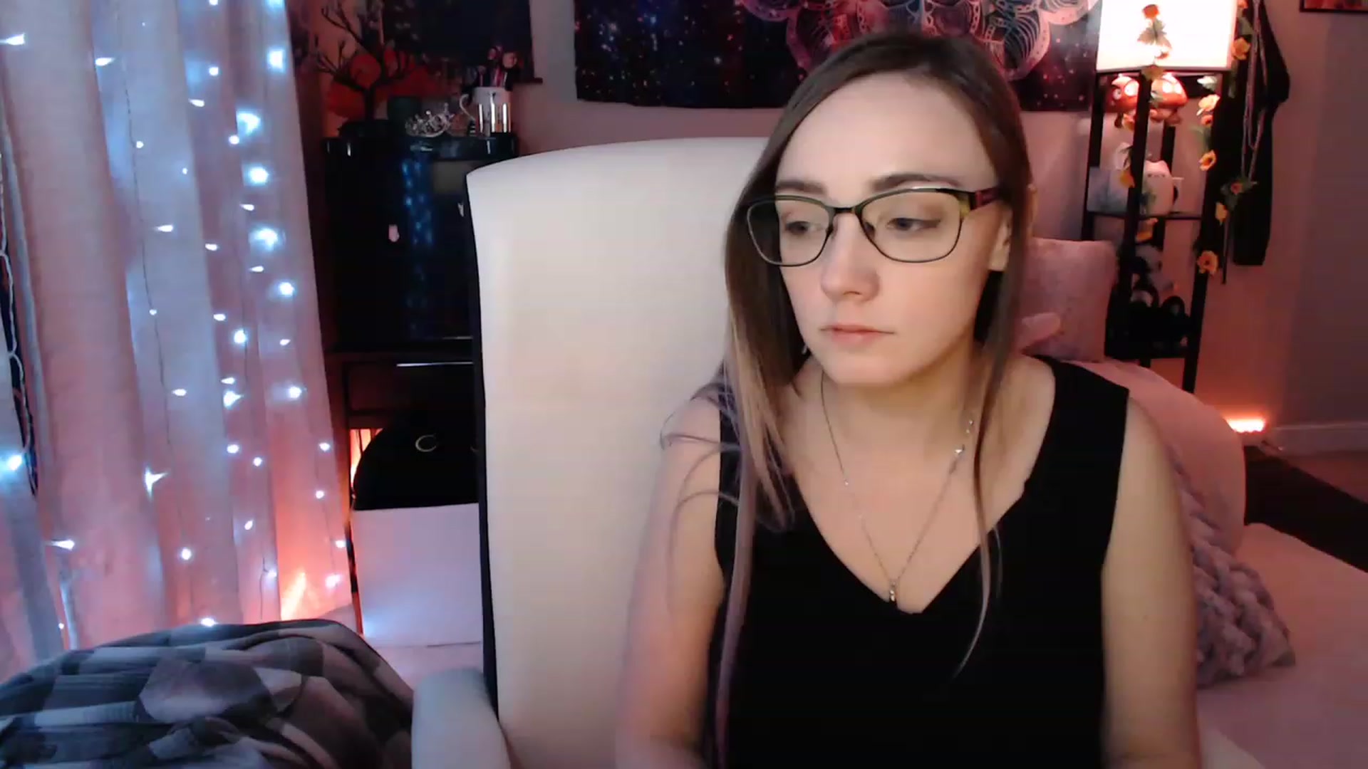 Gallery image thumbnail from KittySmolz's myfreecams stream on, 04/30/2023, 08:00 image 15 of 20