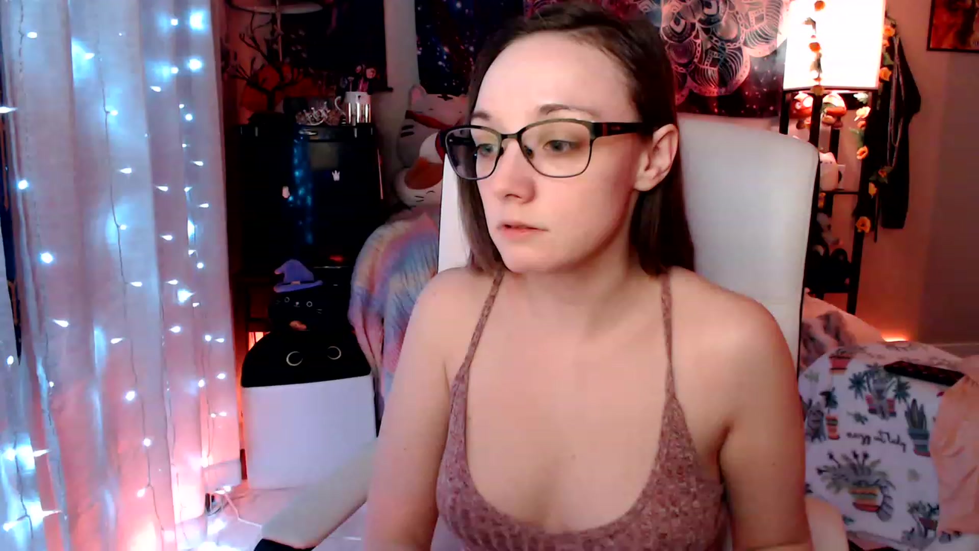 Gallery image thumbnail from KittySmolz's myfreecams stream on, 05/06/2023, 07:39 image 5 of 20