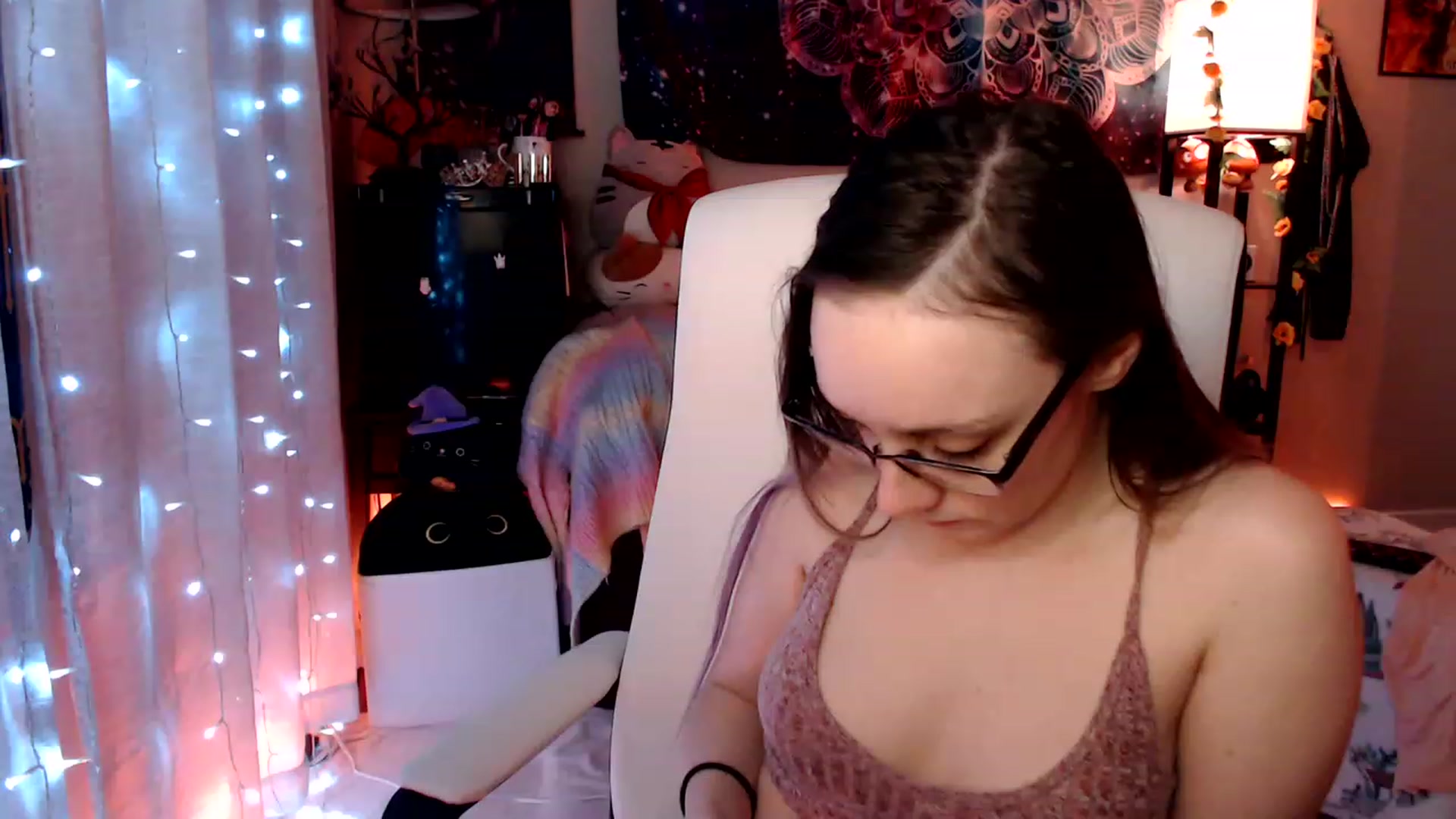 Gallery image thumbnail from KittySmolz's myfreecams stream on, 05/06/2023, 07:39 image 4 of 20