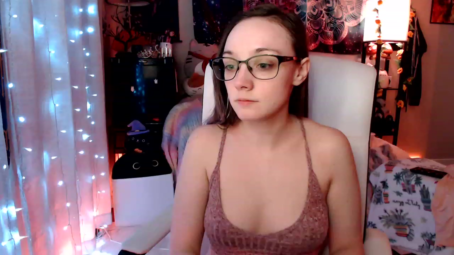 Gallery image thumbnail from KittySmolz's myfreecams stream on, 05/06/2023, 07:39 image 7 of 20