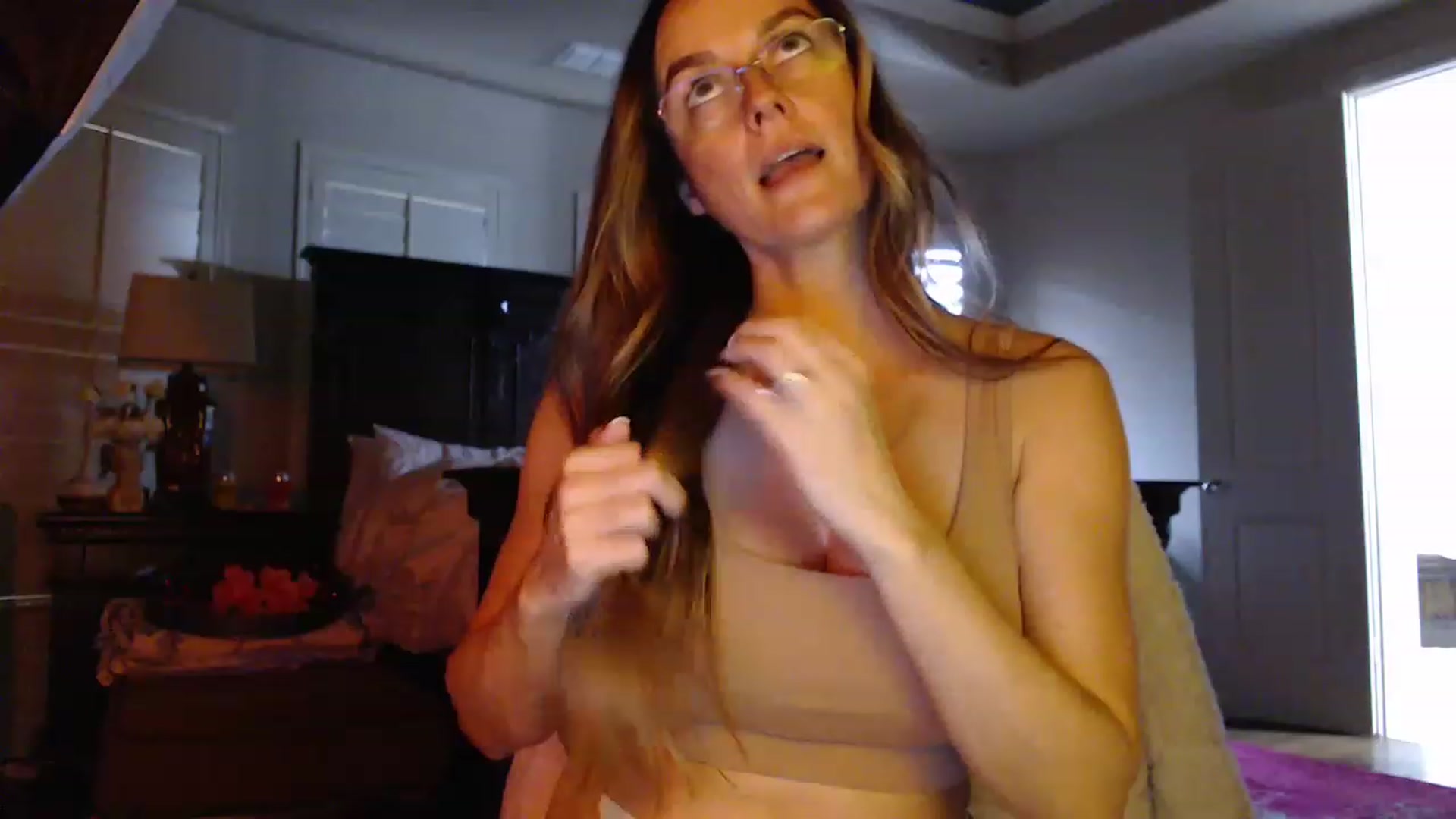 Gallery image thumbnail from Kitty_Hawkins's myfreecams stream on, 01/21/2023, 17:00 image 4 of 20