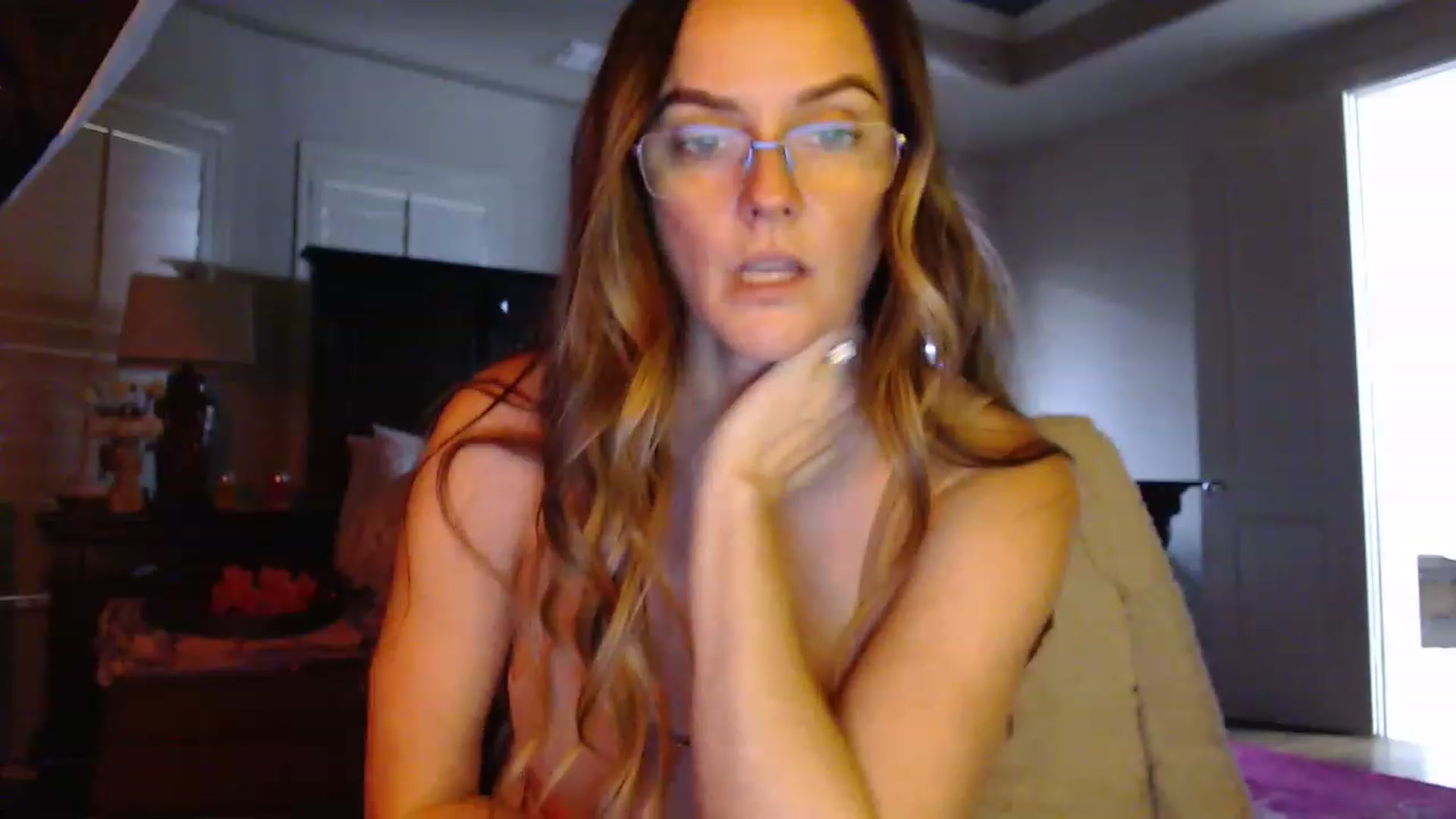 Gallery image thumbnail from Kitty_Hawkins's myfreecams stream on, 01/21/2023, 17:00 image 2 of 20