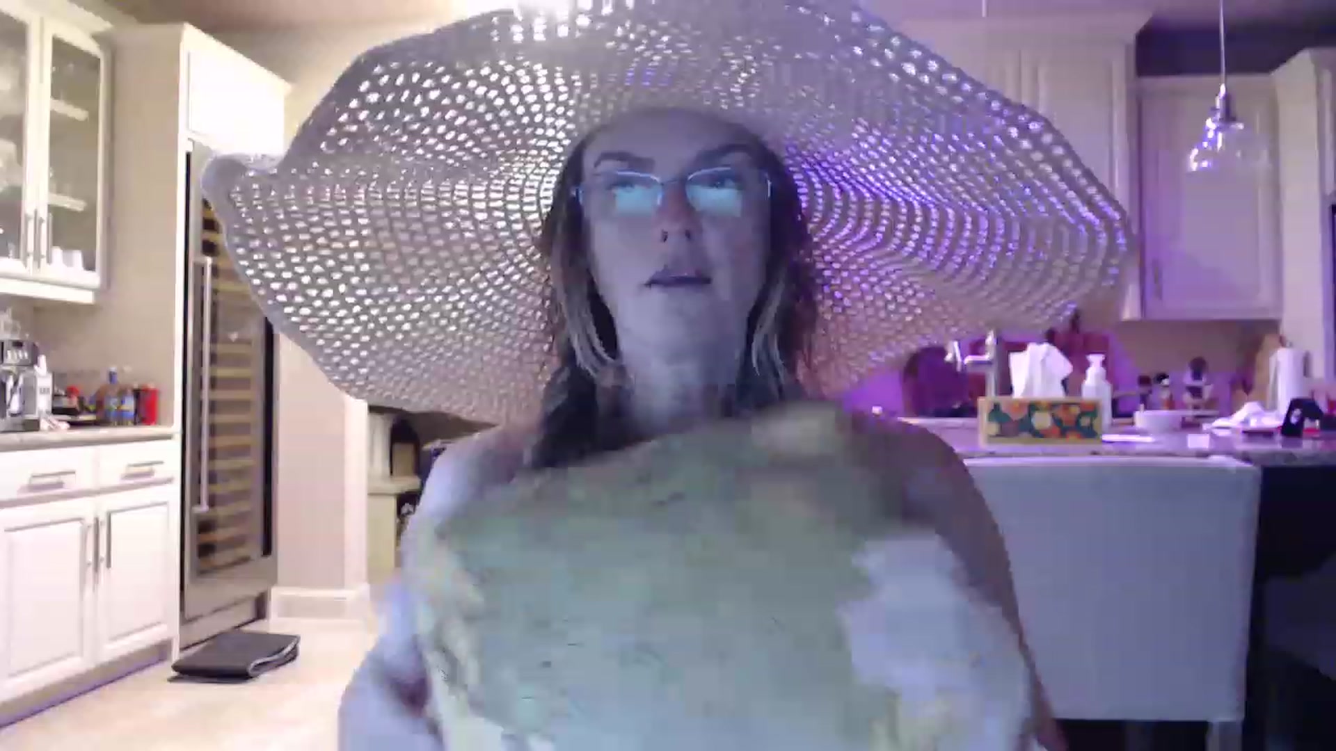 Gallery image thumbnail from Kitty_Hawkins's myfreecams stream on, 07/16/2023, 15:32 image 6 of 20