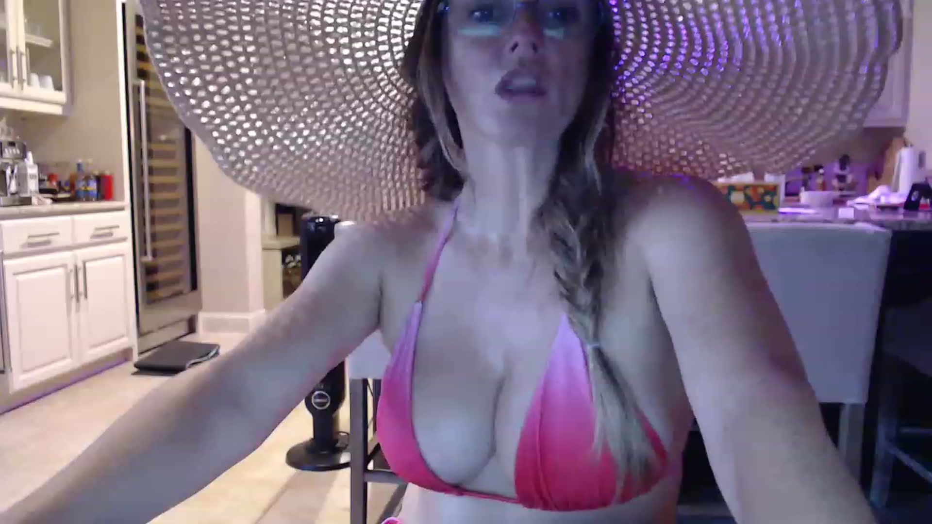 Gallery image thumbnail from Kitty_Hawkins's myfreecams stream on, 07/16/2023, 15:32 image 20 of 20