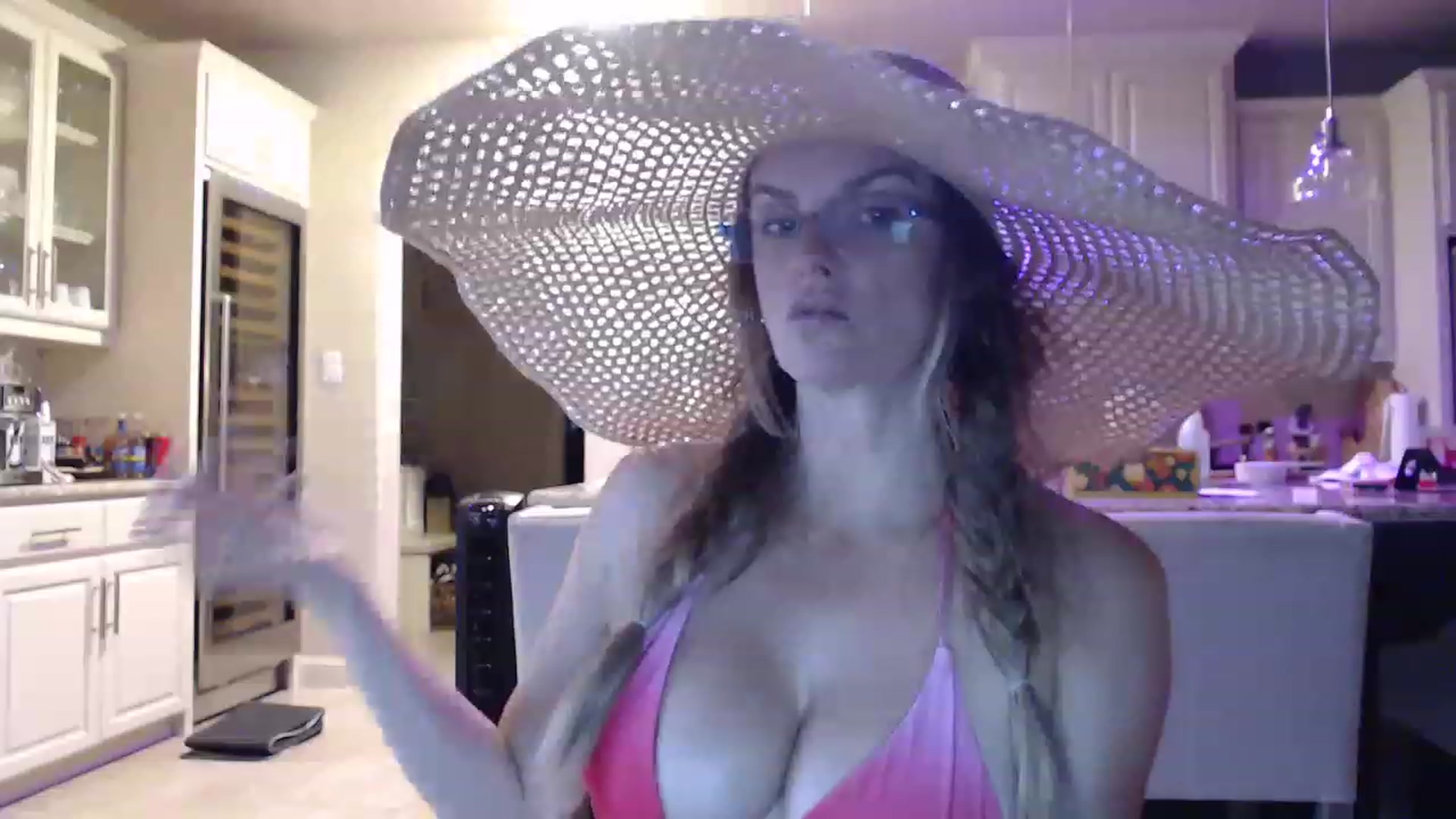 Gallery image thumbnail from Kitty_Hawkins's myfreecams stream on, 07/16/2023, 15:32 image 3 of 20