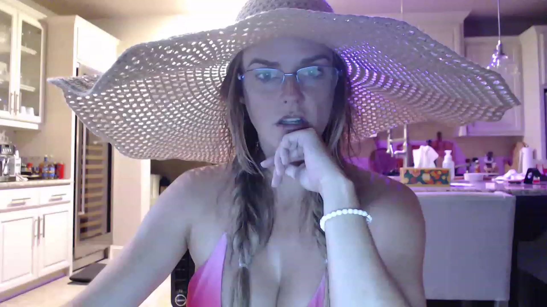 Gallery image thumbnail from Kitty_Hawkins's myfreecams stream on, 07/16/2023, 15:32 image 4 of 20