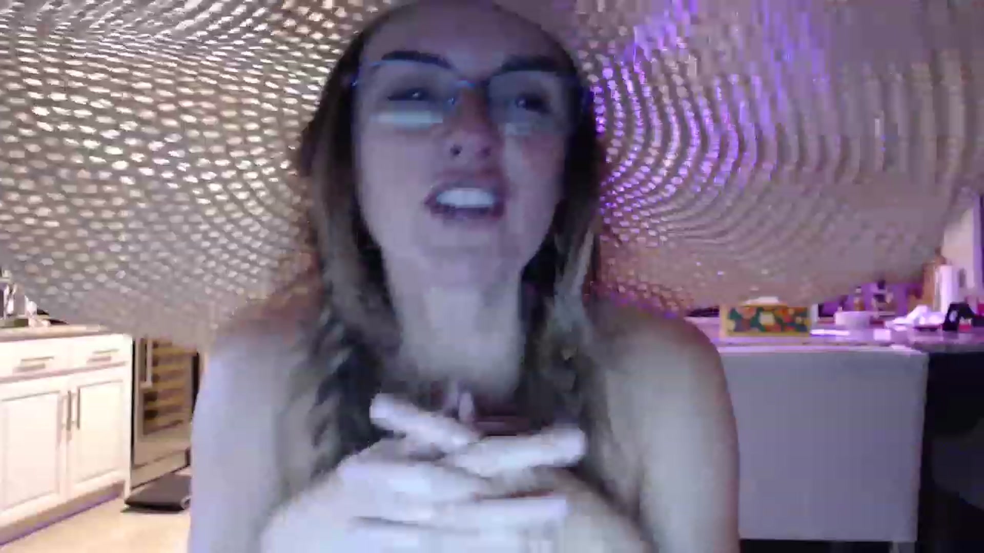 Gallery image thumbnail from Kitty_Hawkins's myfreecams stream on, 07/16/2023, 15:32 image 5 of 20