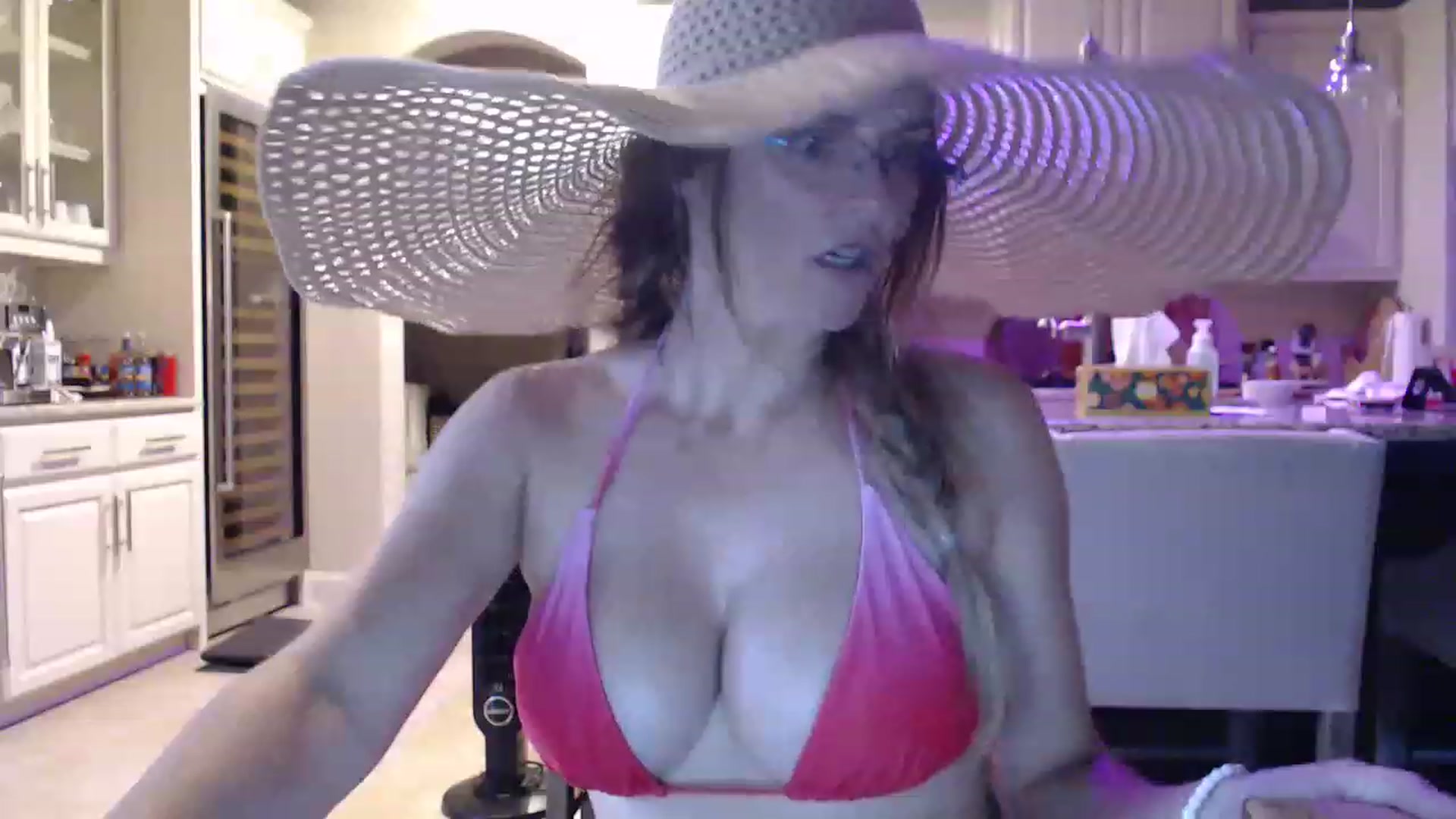 Gallery image thumbnail from Kitty_Hawkins's myfreecams stream on, 07/16/2023, 15:32 image 15 of 20