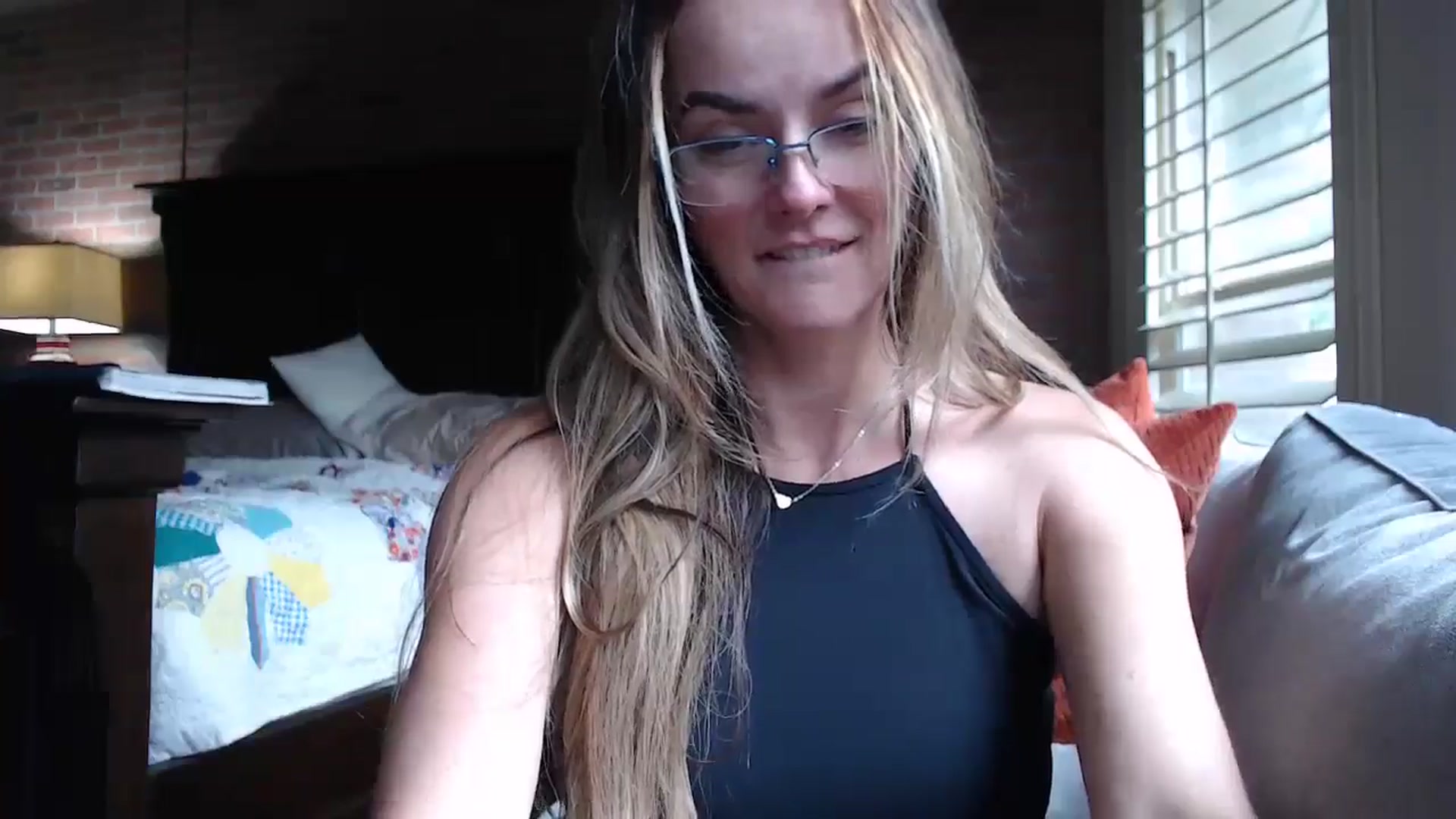 Gallery image thumbnail from Kitty_Hawkins's myfreecams stream on, 05/06/2024, 15:16 image 6 of 20