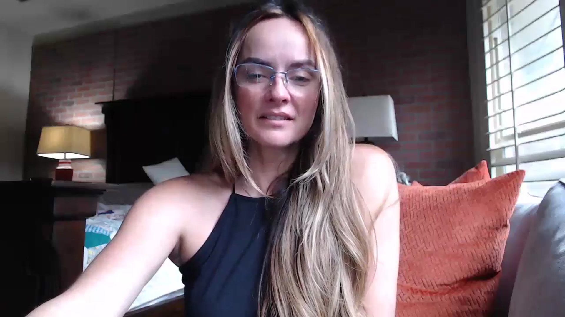 Gallery image thumbnail from Kitty_Hawkins's myfreecams stream on, 05/06/2024, 15:16 image 17 of 20