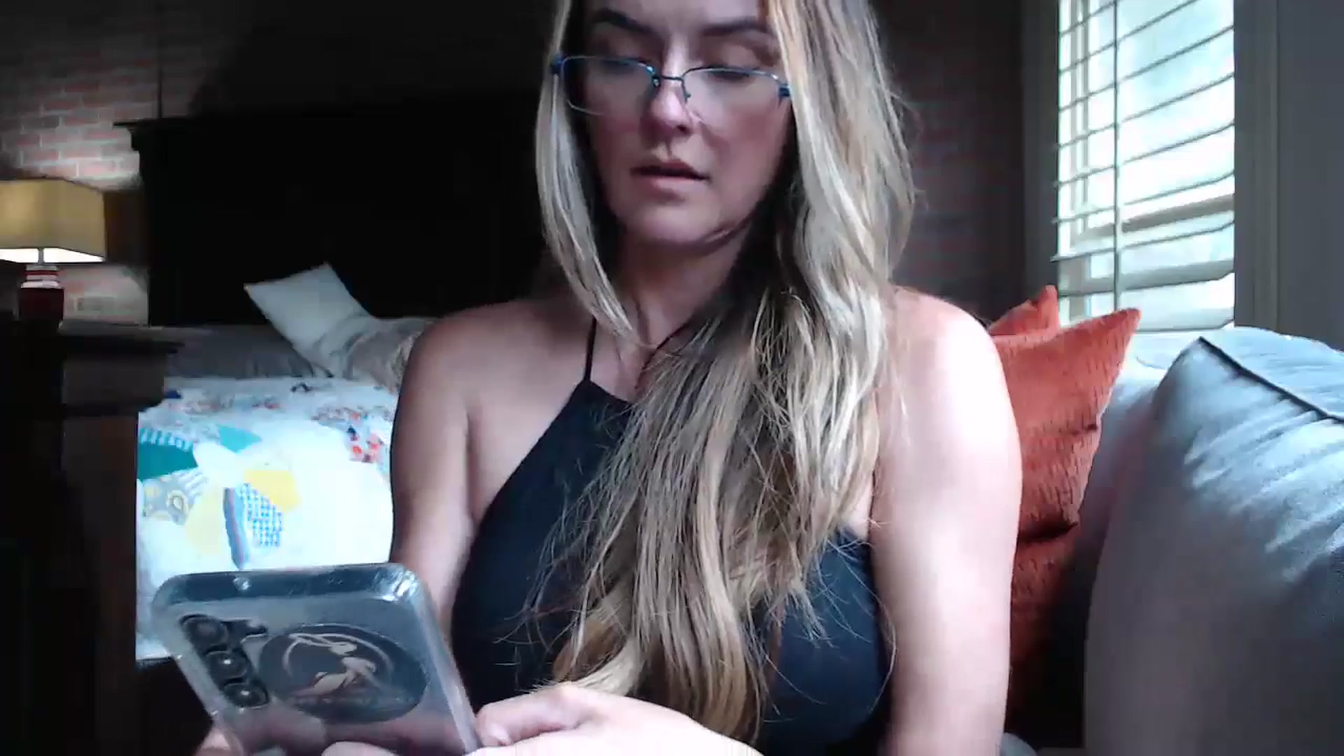 Gallery image thumbnail from Kitty_Hawkins's myfreecams stream on, 05/06/2024, 15:16 image 11 of 20