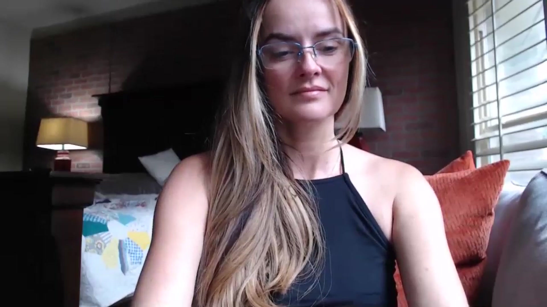 Gallery image thumbnail from Kitty_Hawkins's myfreecams stream on, 05/06/2024, 15:16 image 15 of 20
