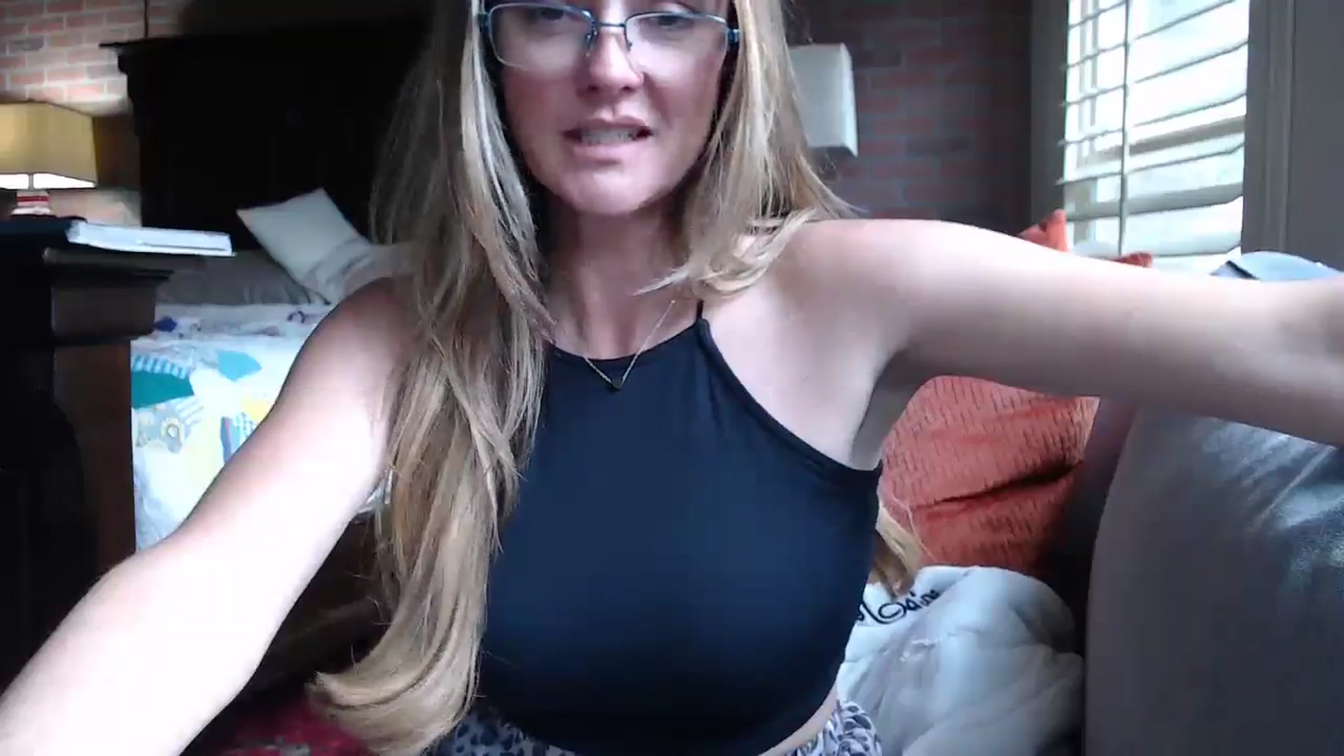 Gallery image thumbnail from Kitty_Hawkins's myfreecams stream on, 05/06/2024, 15:16 image 7 of 20