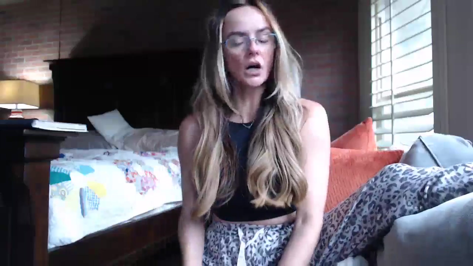 Gallery image thumbnail from Kitty_Hawkins's myfreecams stream on, 05/06/2024, 15:16 image 5 of 20
