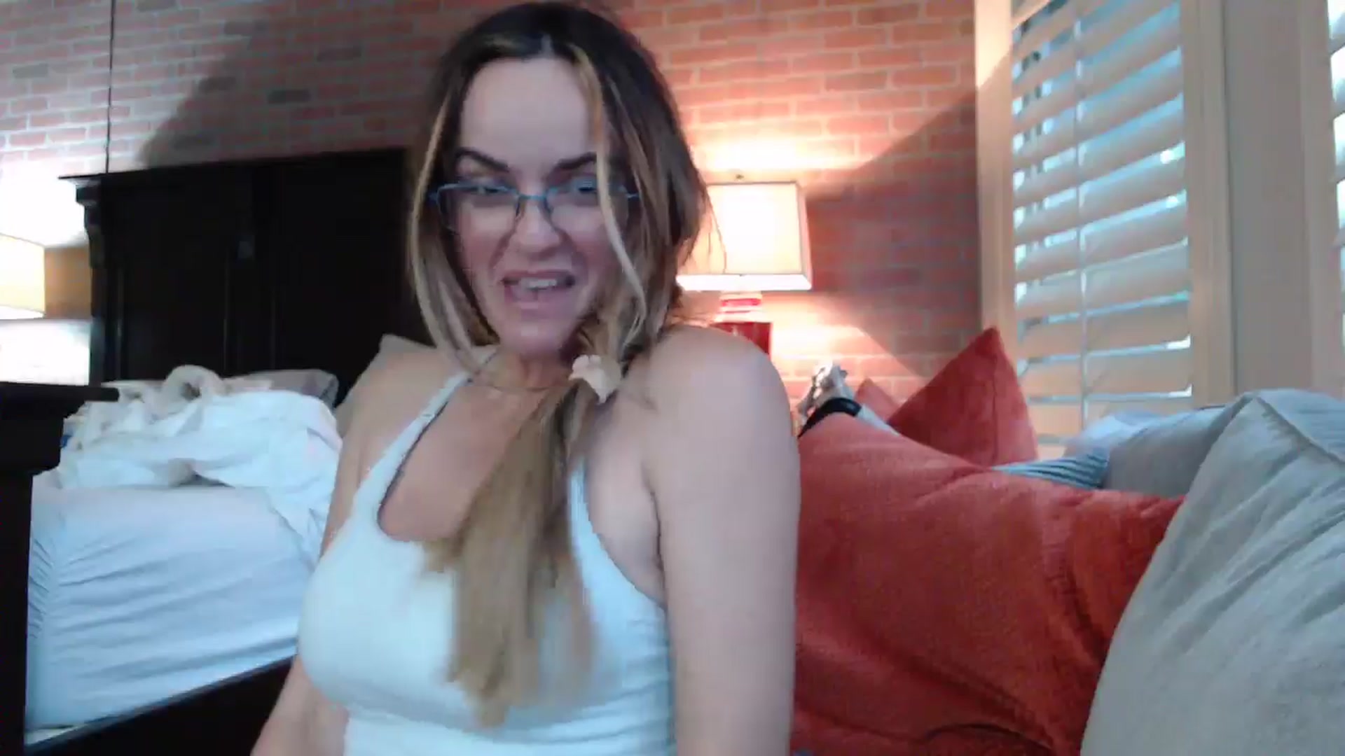 Gallery image thumbnail from Kitty_Hawkins's myfreecams stream on, 05/16/2024, 13:41 image 2 of 20